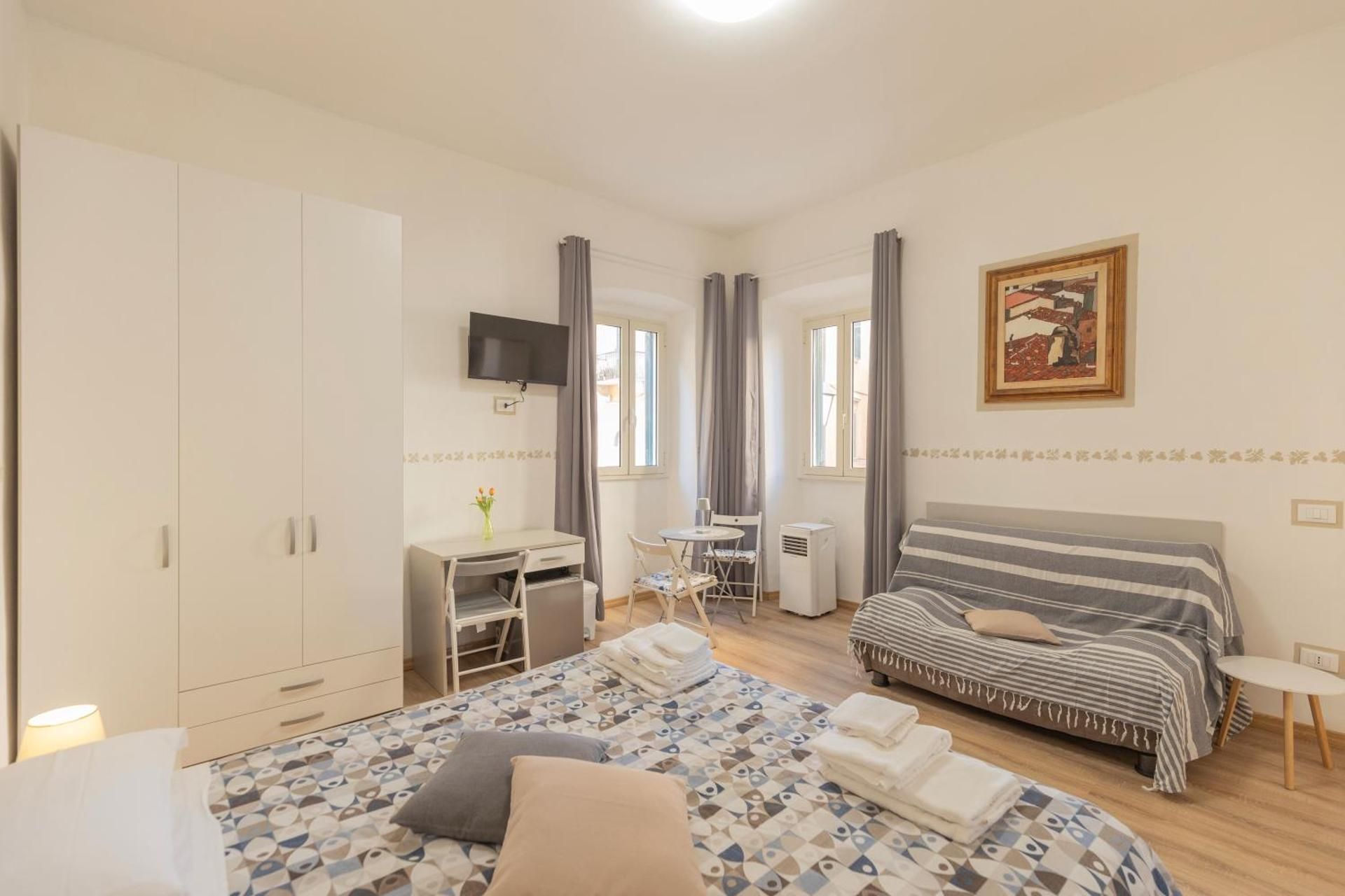 Double Room with Private External Bathroom