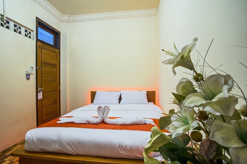 RedDoorz Superior Room