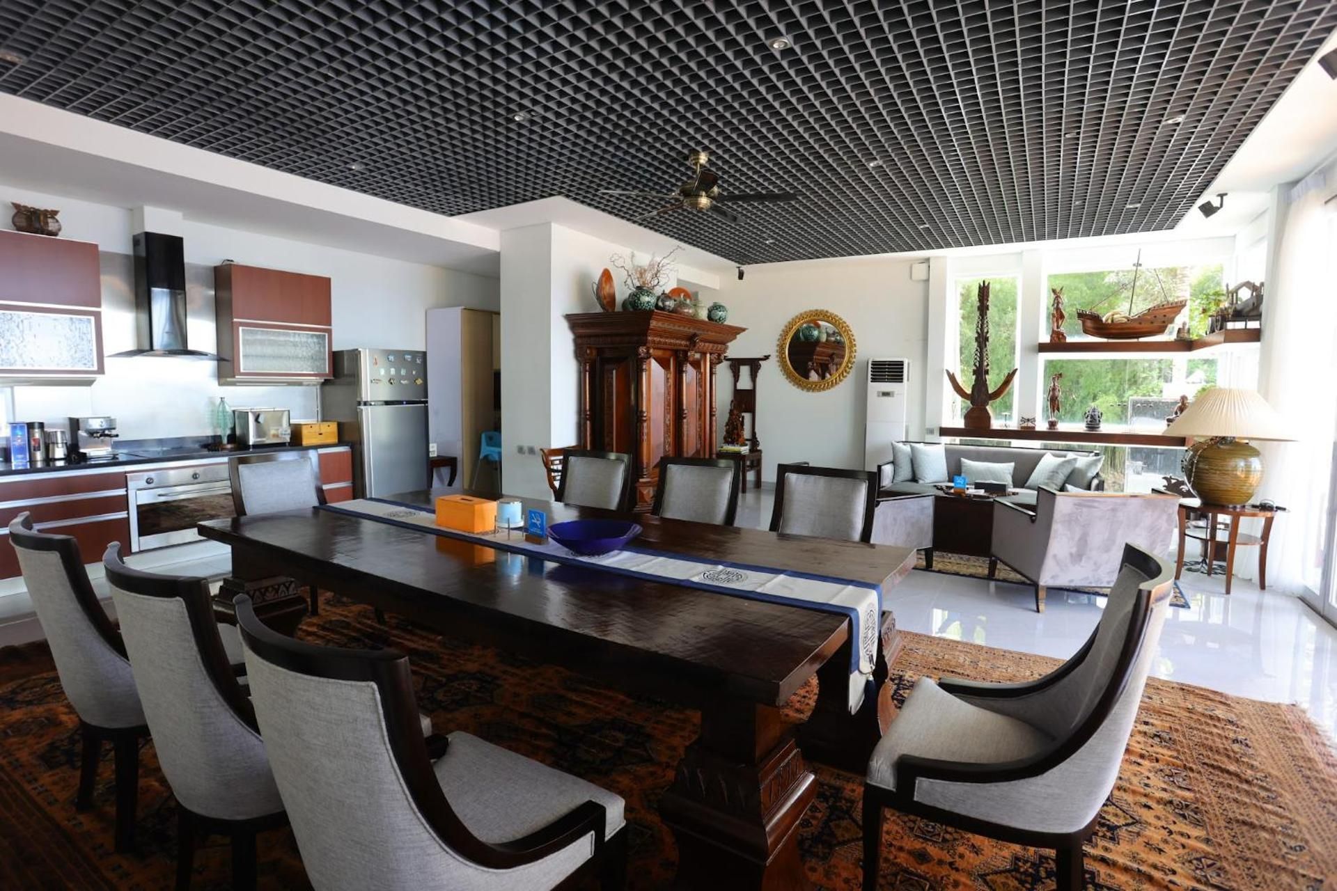 shared lounge/tv area