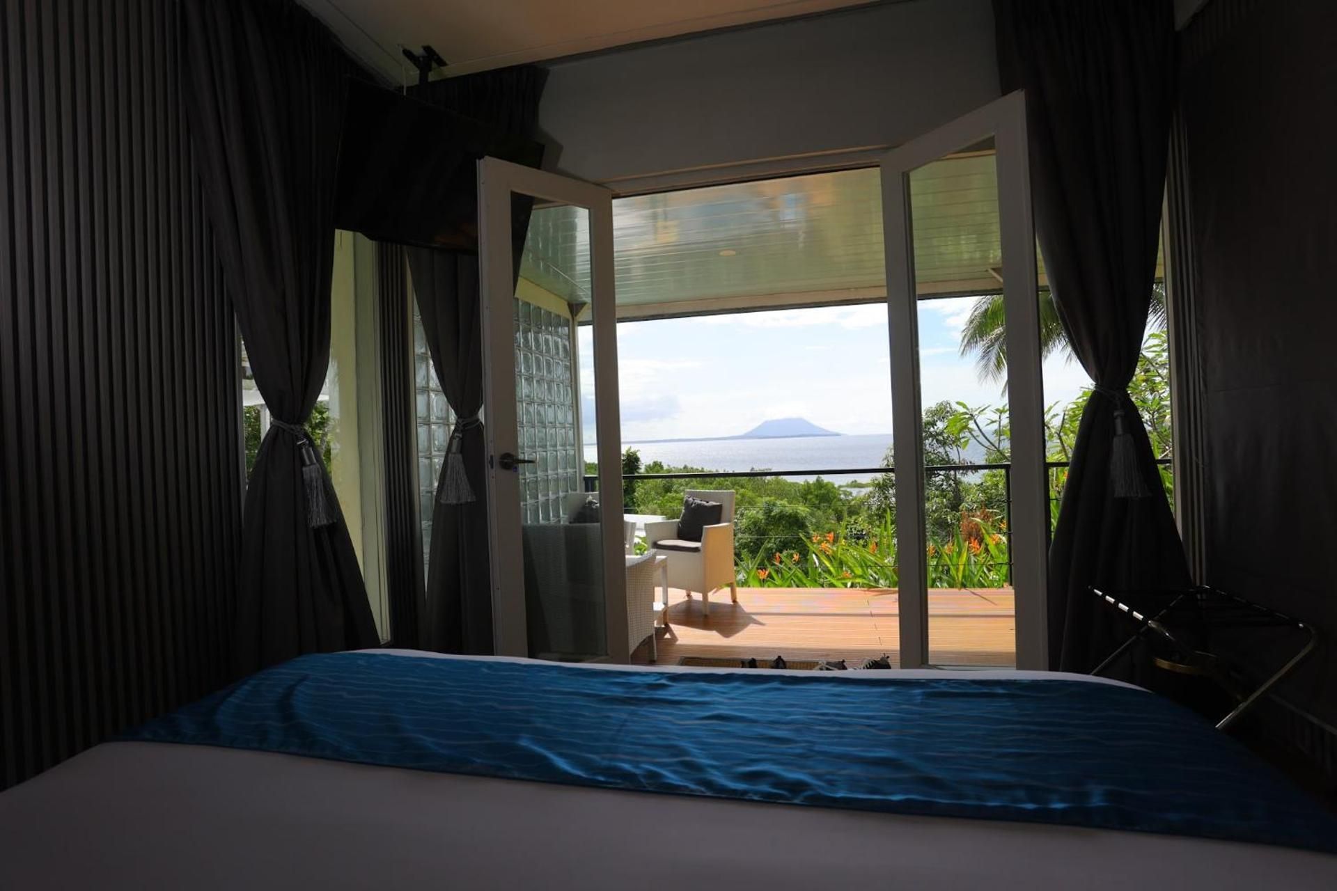 Double Room with Balcony and Sea View