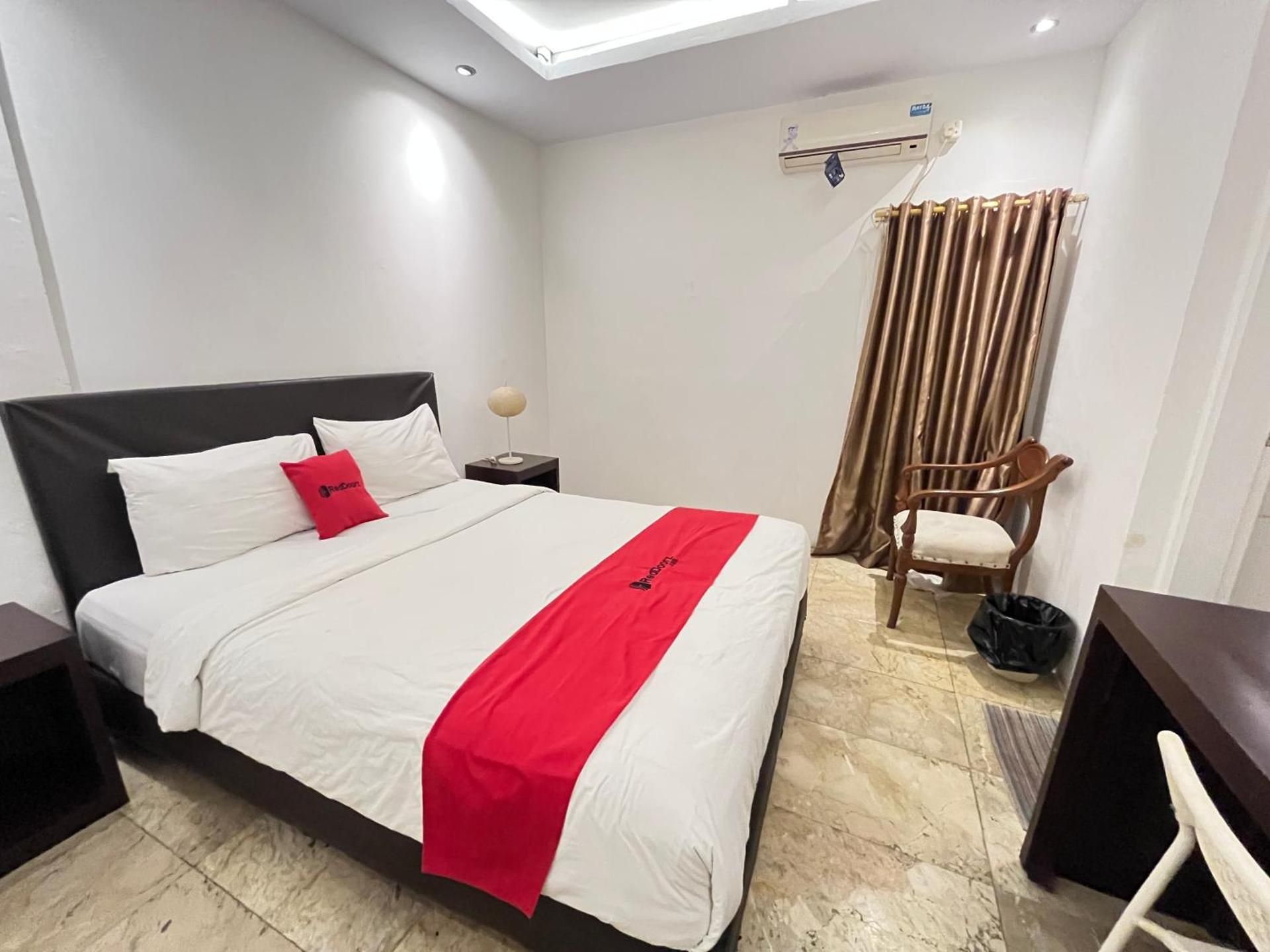 RedDoorz Room