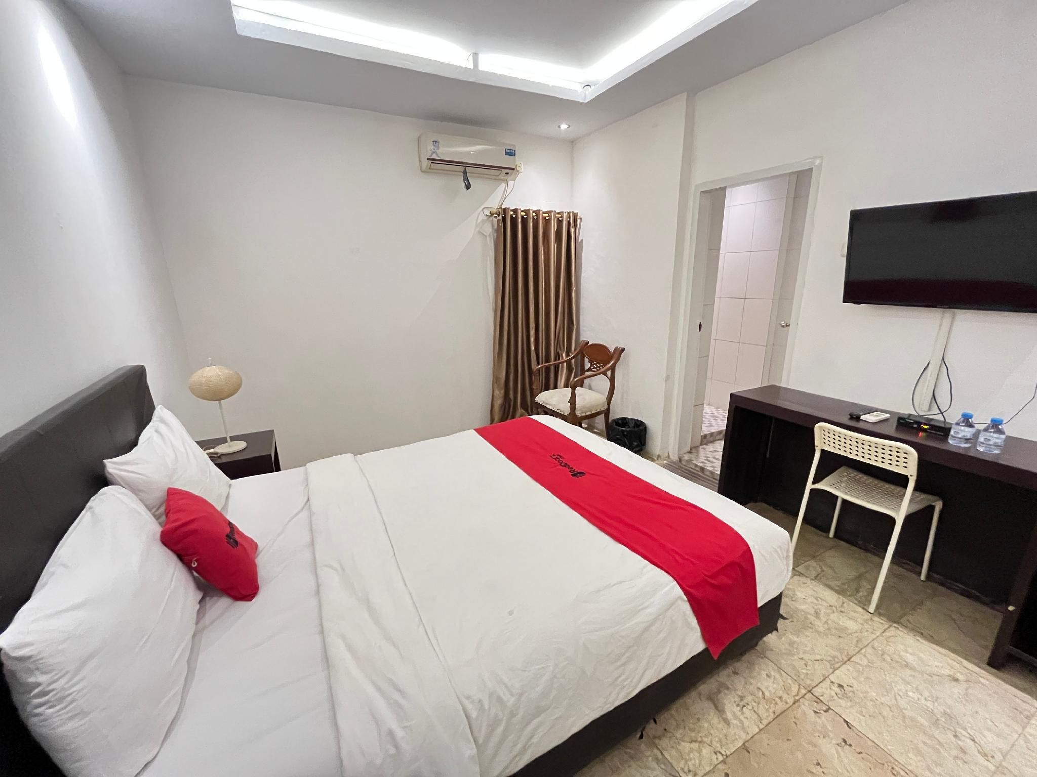 RedDoorz Room