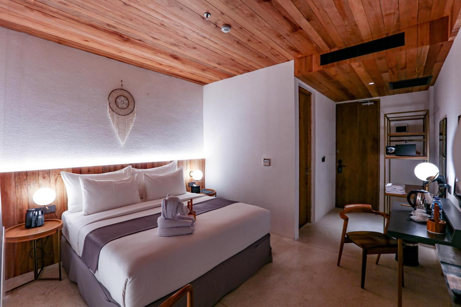 Deluxe Queen Room