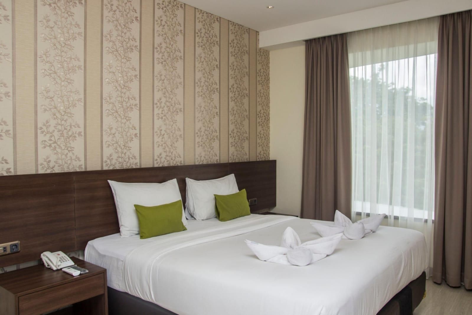 Green Eden Hotel Suite with View 3