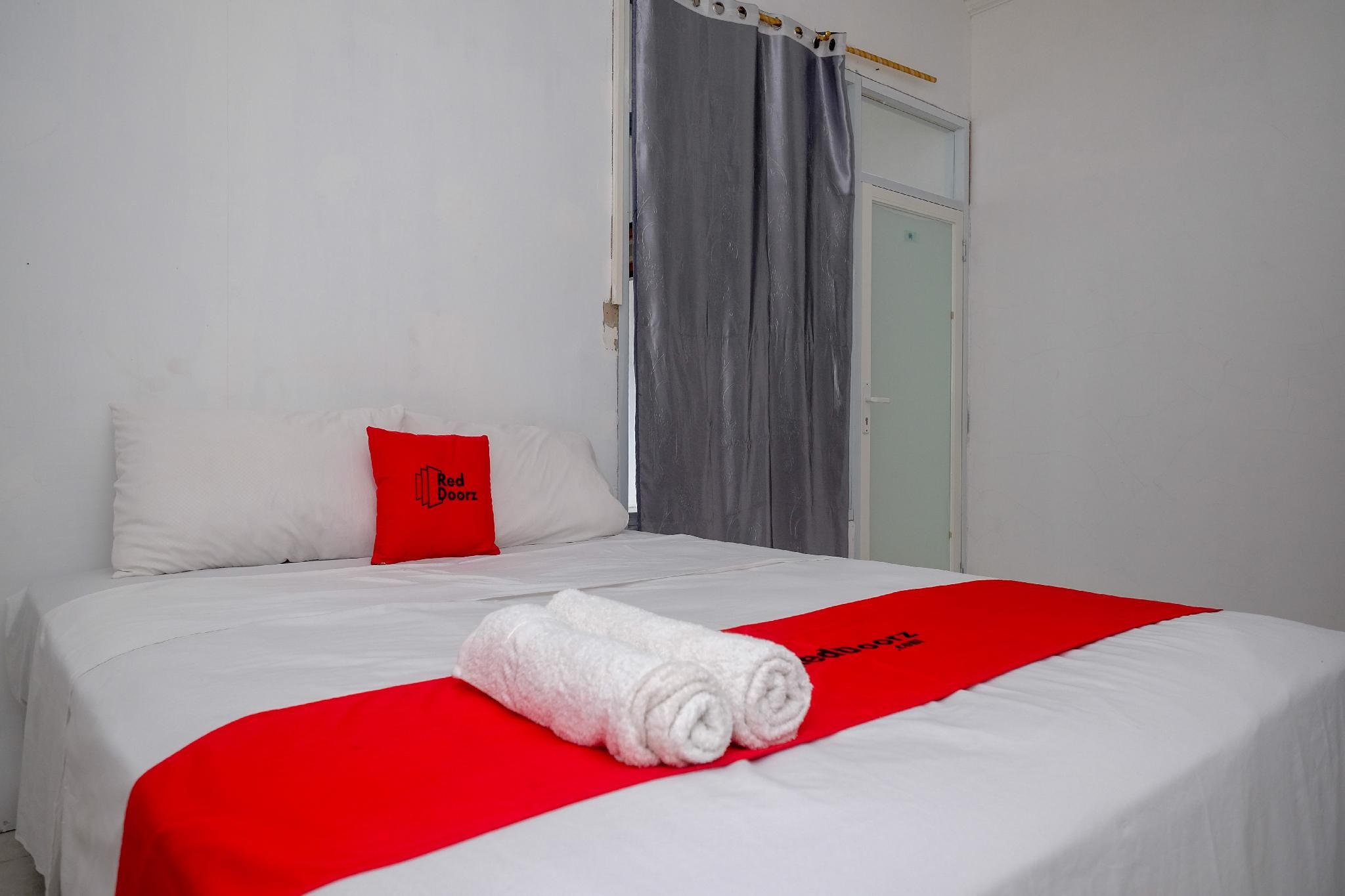 RedDoorz Room