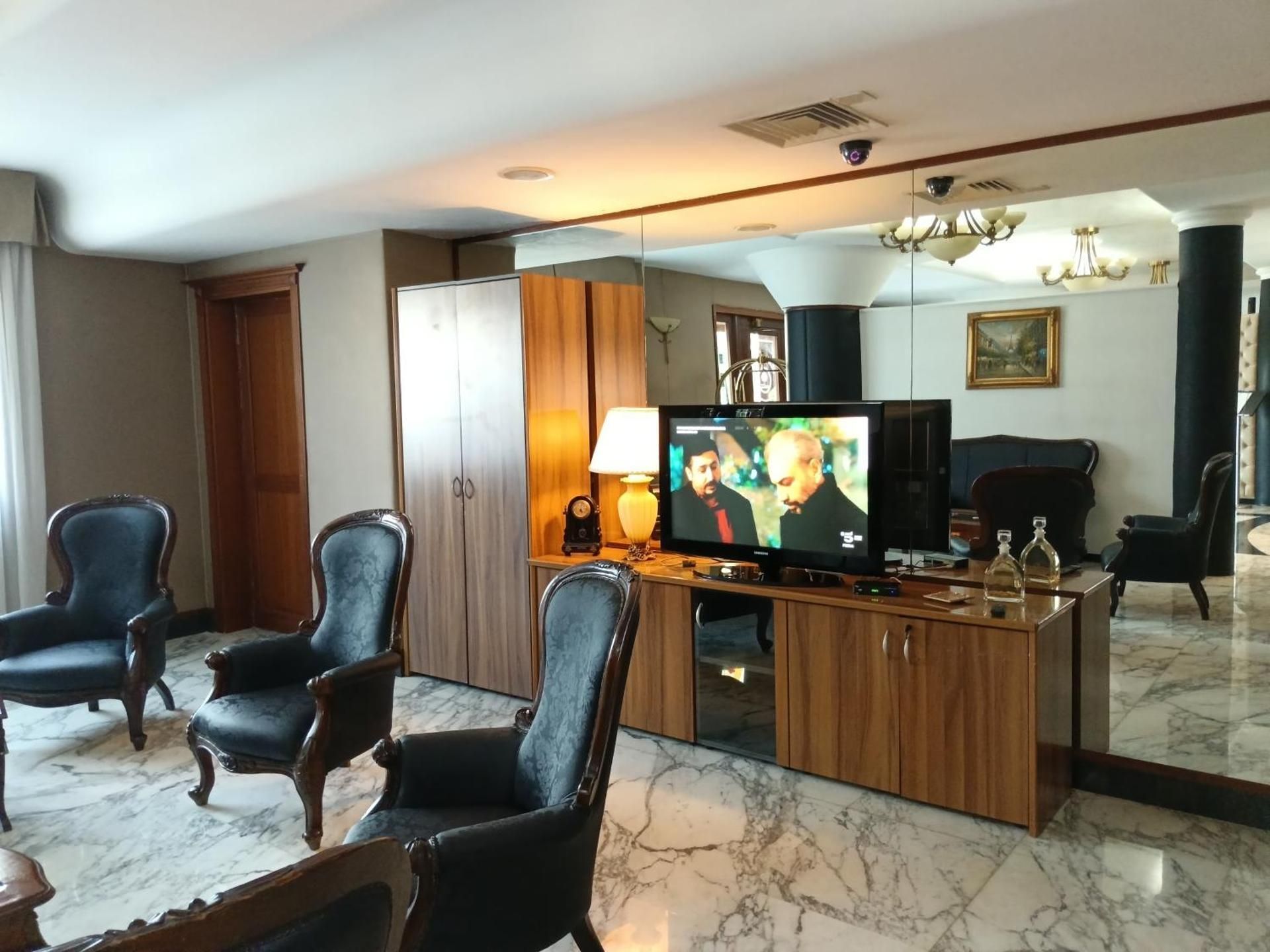 shared lounge/tv area