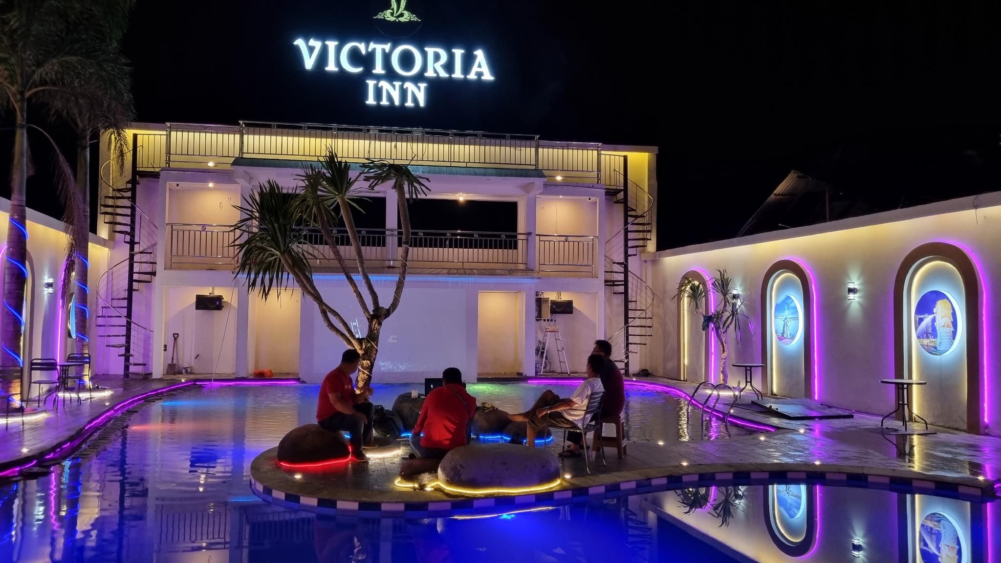 swimming pool [outdoor]