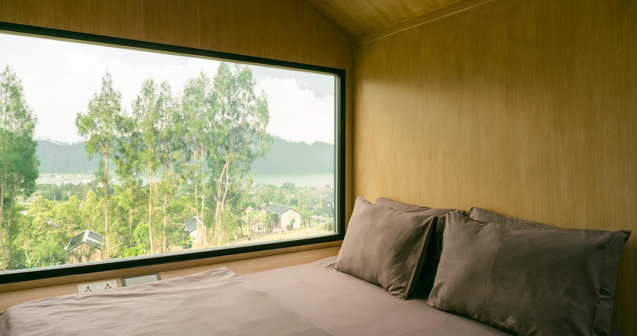 Deluxe - 1 King Bed Corner Room with Bath View
