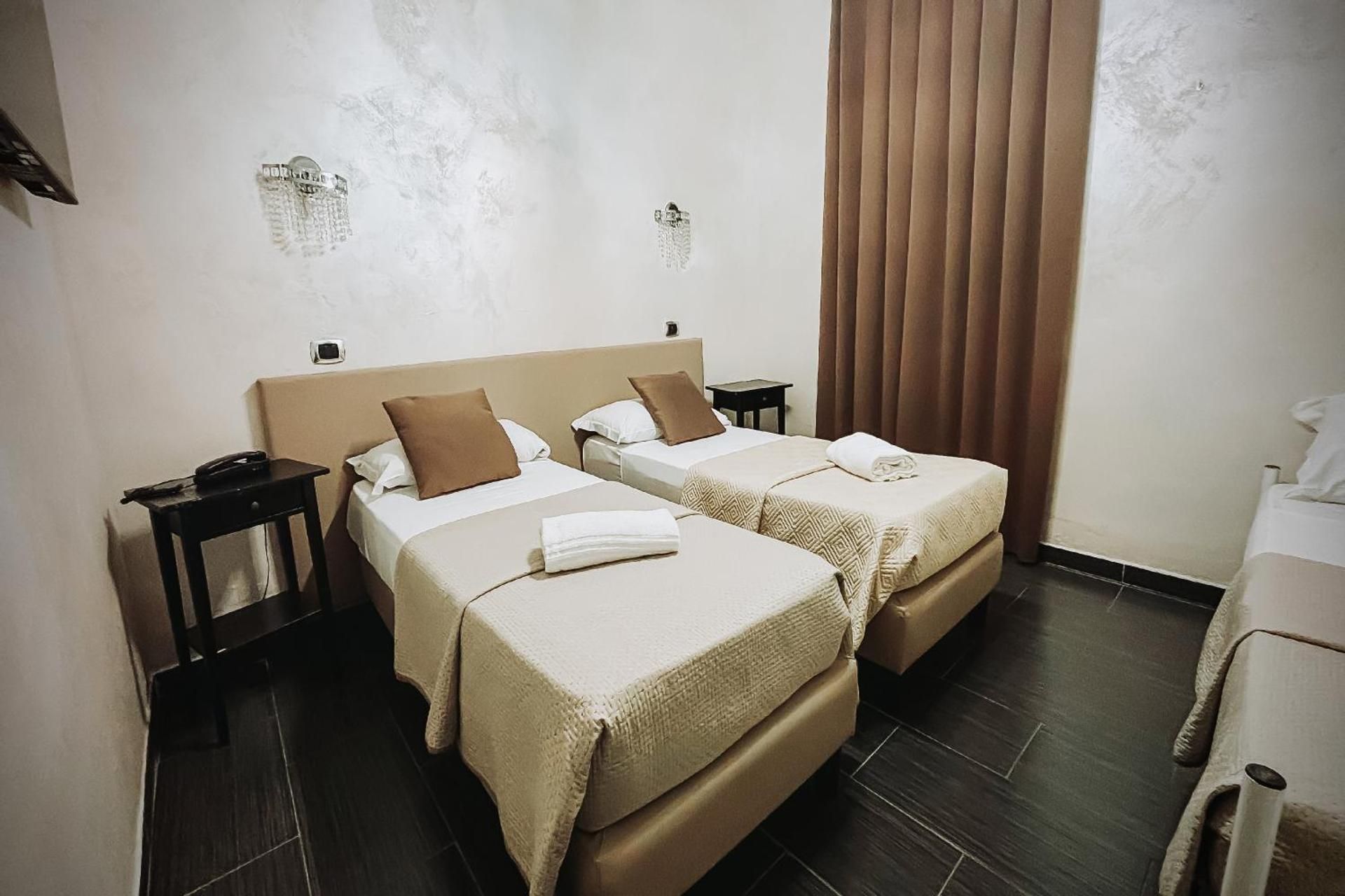 Bee Queen Hotel Double Room