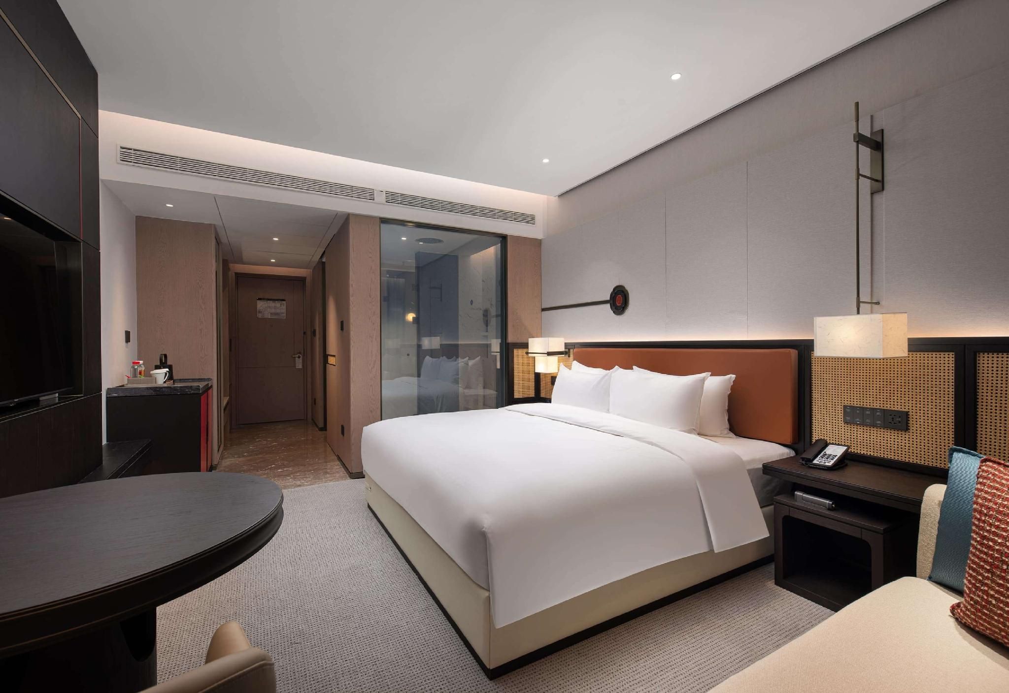 1 King Bed, Superior Room, Non-Smoking