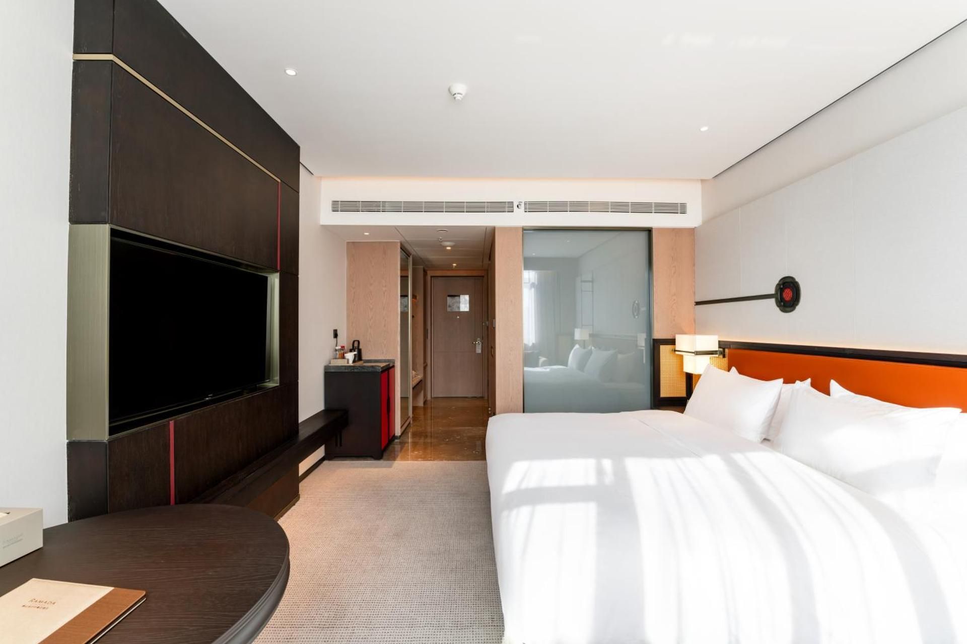 1 King Bed, Superior Room, Non-Smoking