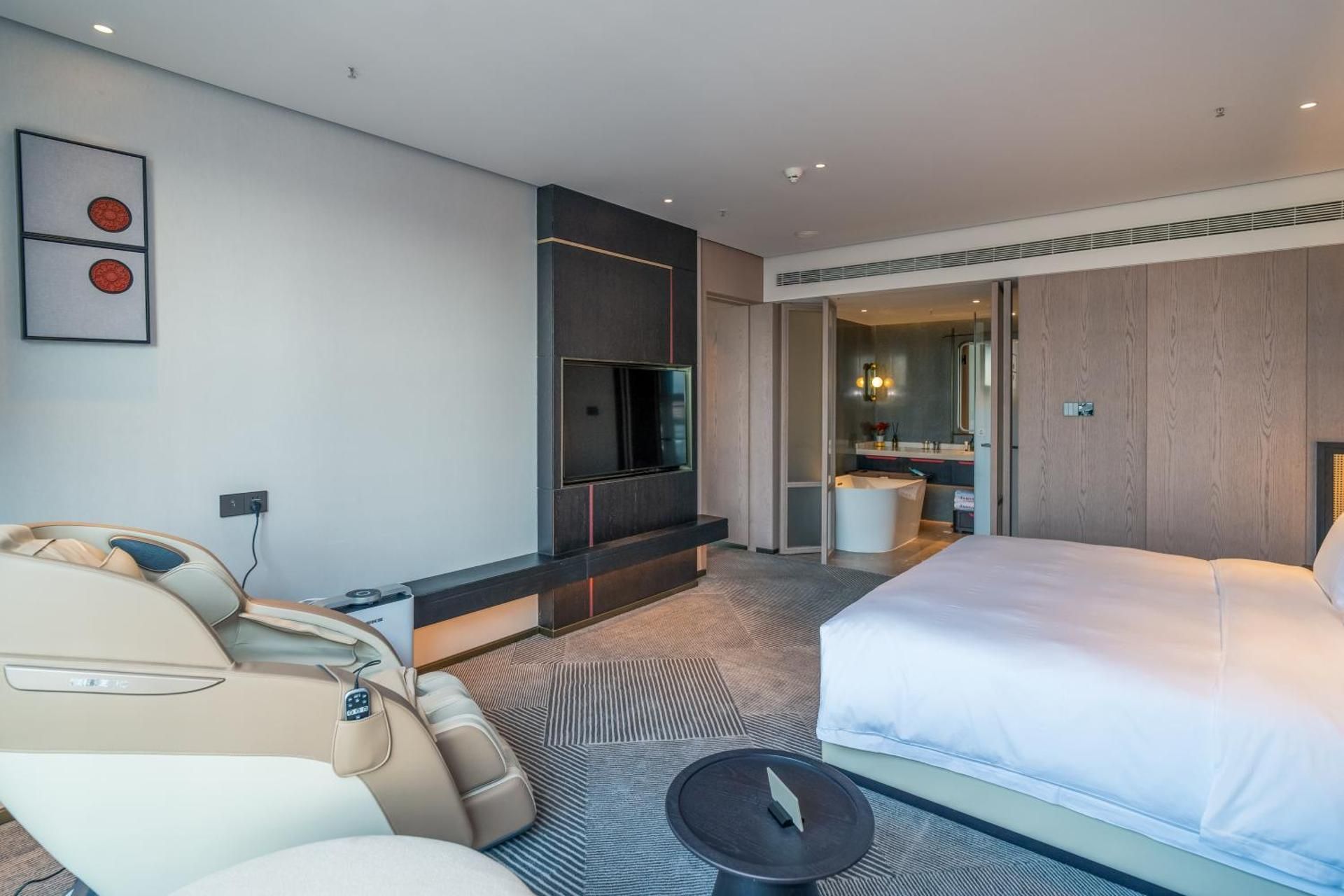 Family King Suite - Non-Smoking