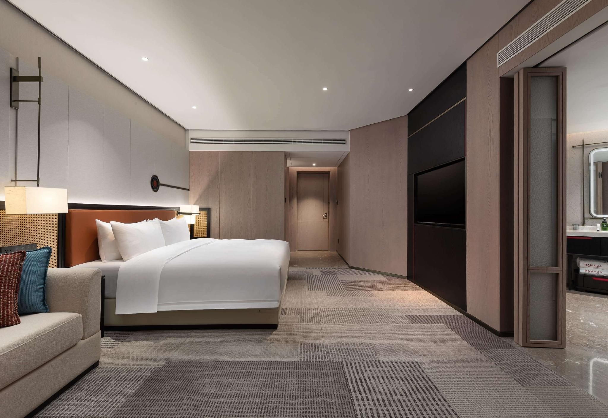 1 King Bed, Deluxe Room, Non-Smoking