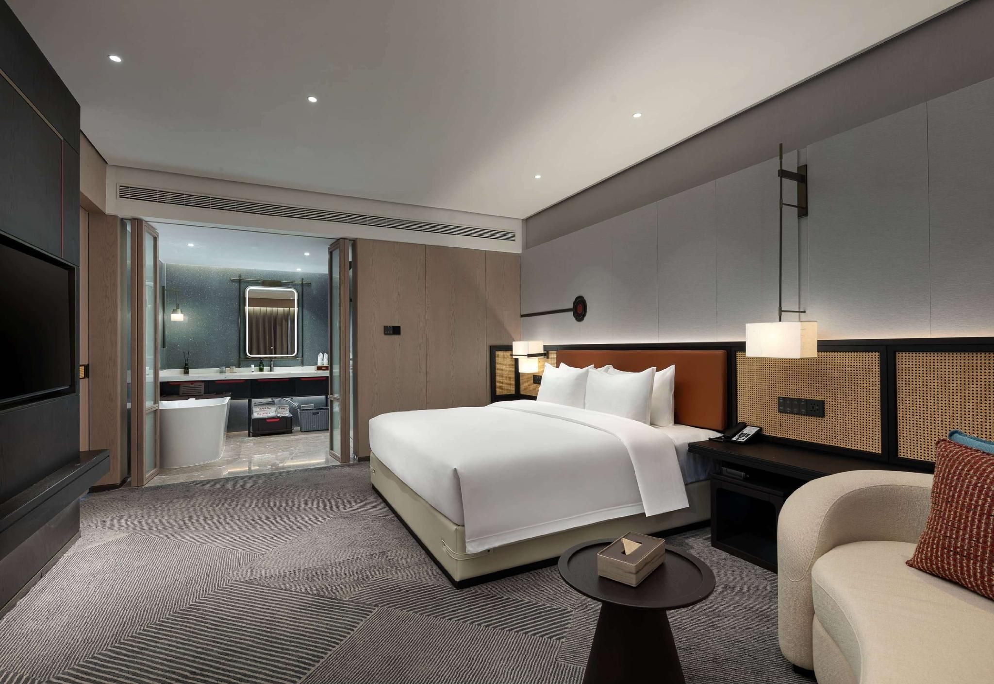 1 King Bed, Executive Room, Non-Smoking