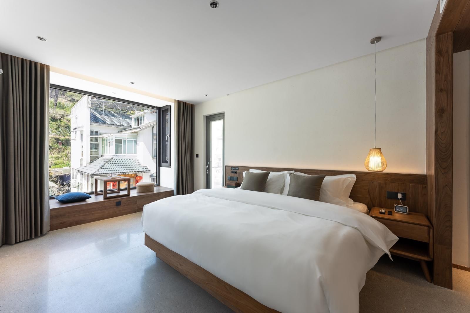 Floral Luxury Yellow Mountain One Valley and One Villa Family Room