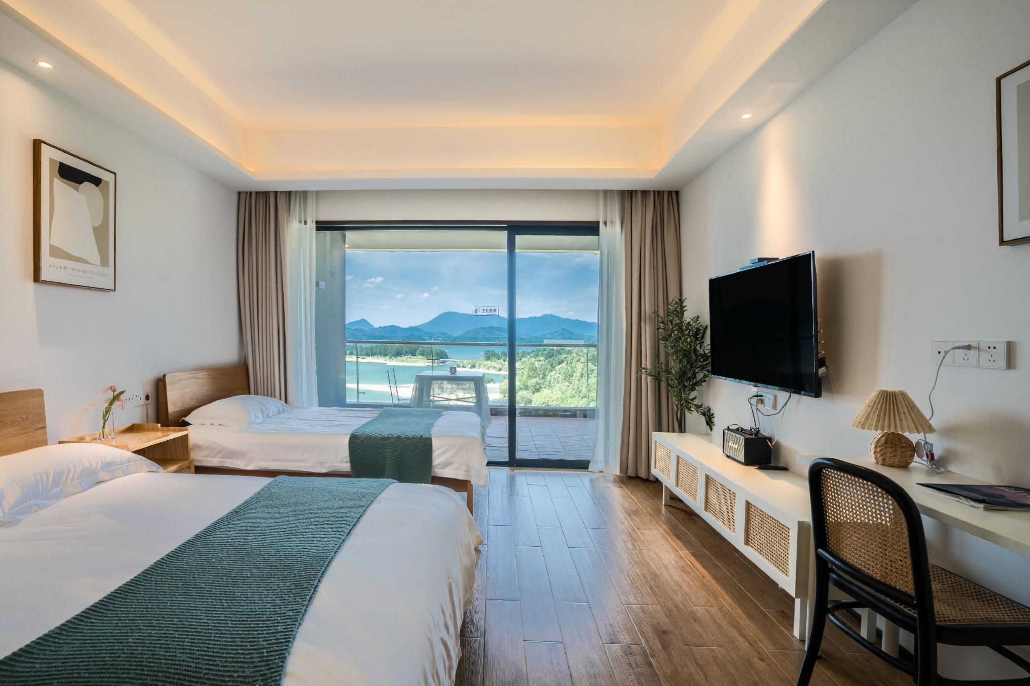 Lake View Twin Room