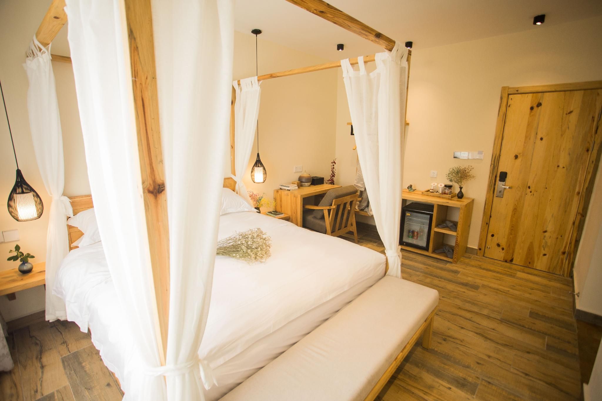 Deluxe Plus Queen Room