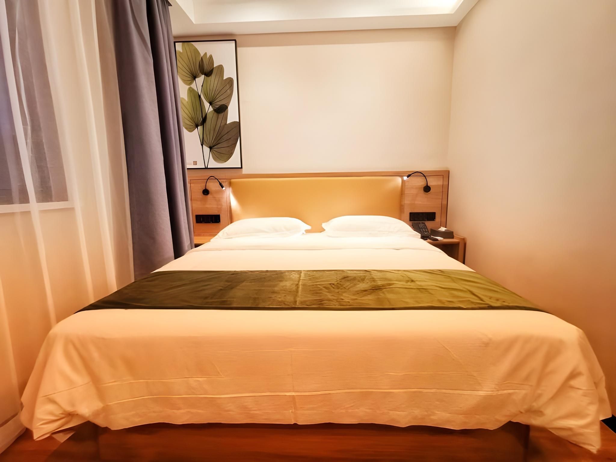 Hotel Queen Room