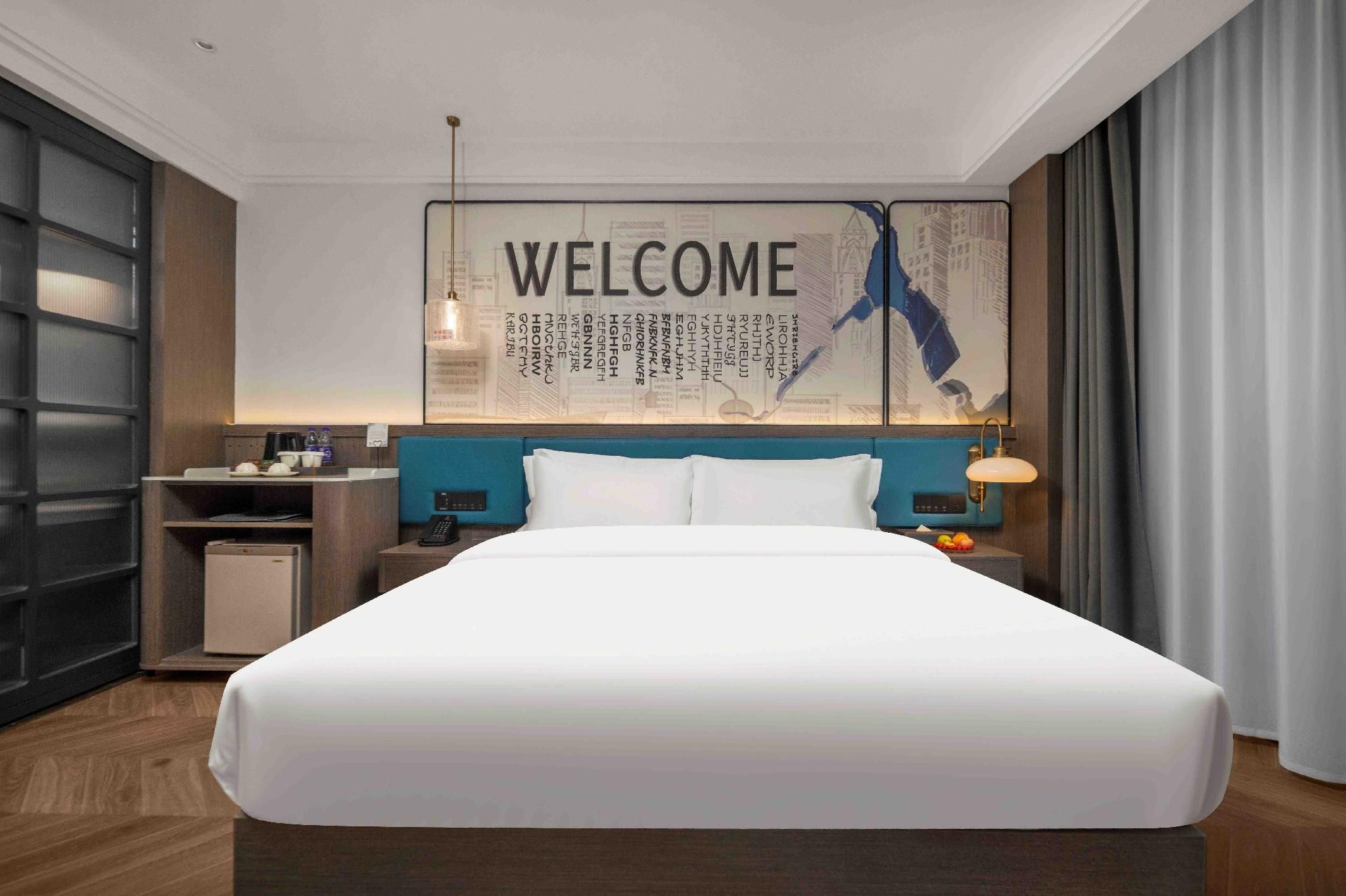 Light Luxury Queen Room