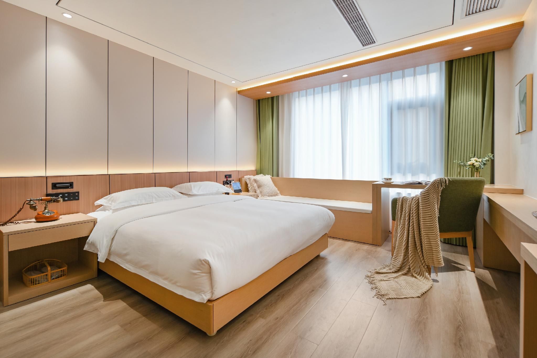 Superior King Room