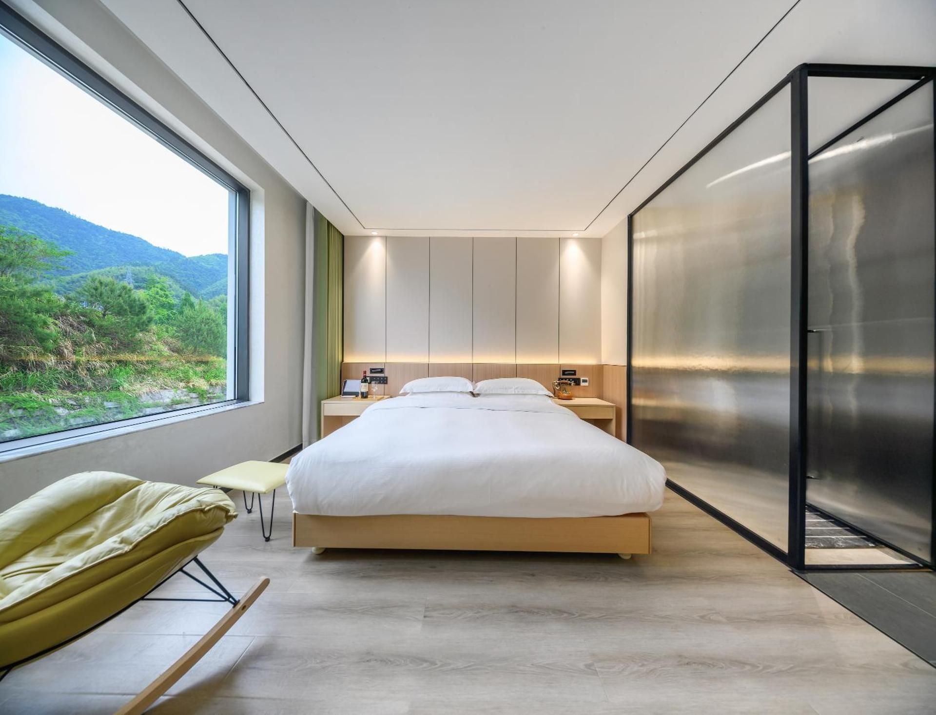 Deluxe Queen Room-Main Building