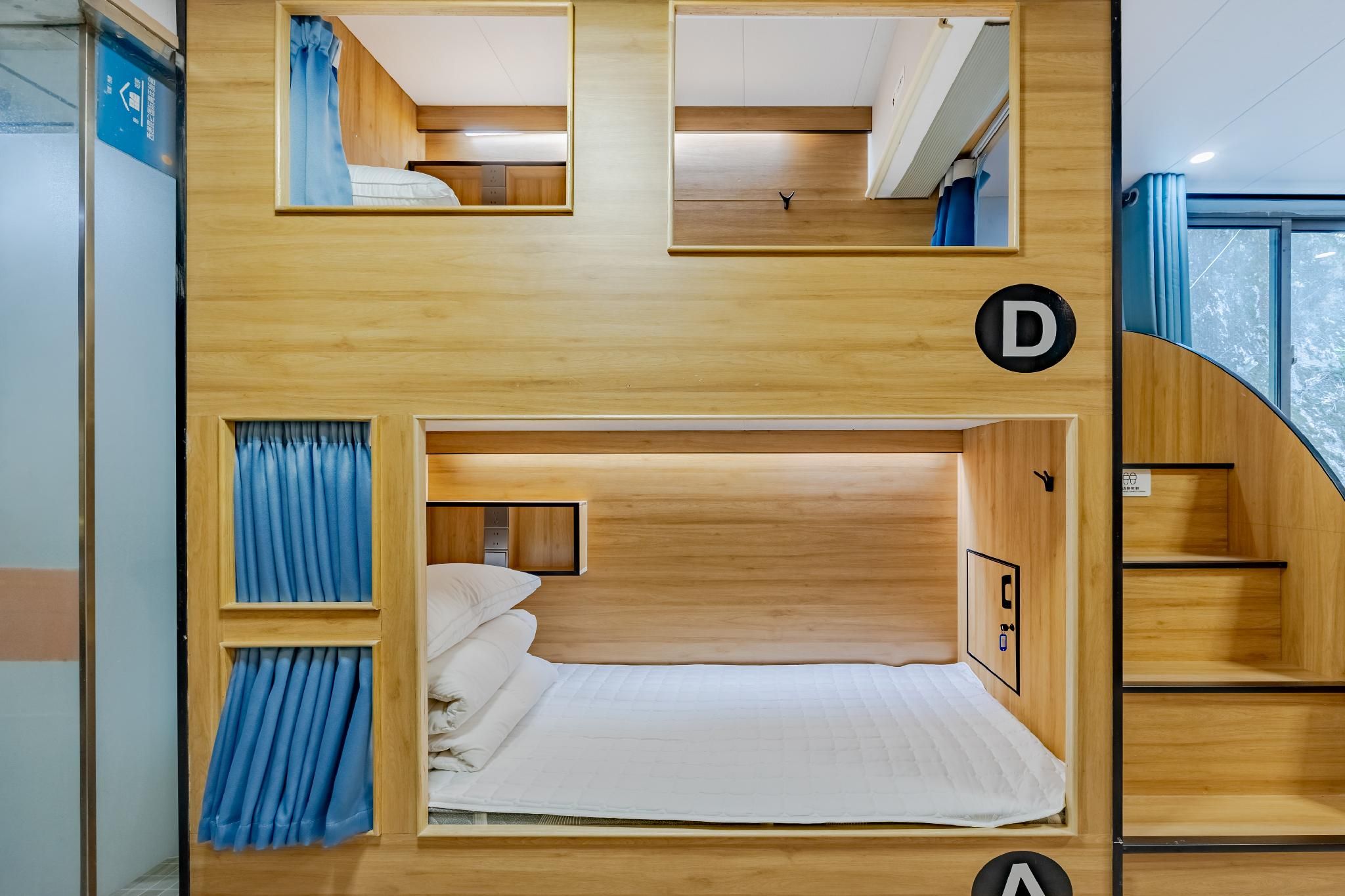 6 Bed Female Community Dorm