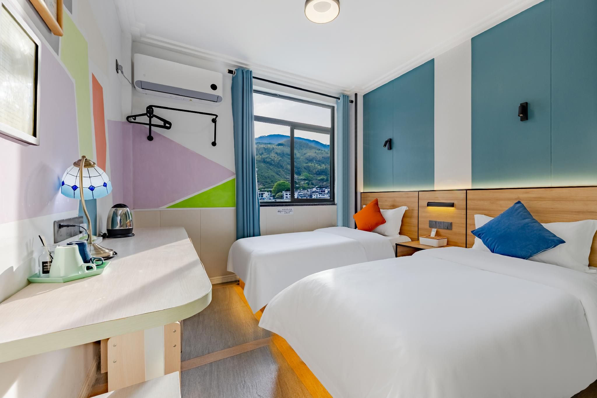 Twin Bed Room