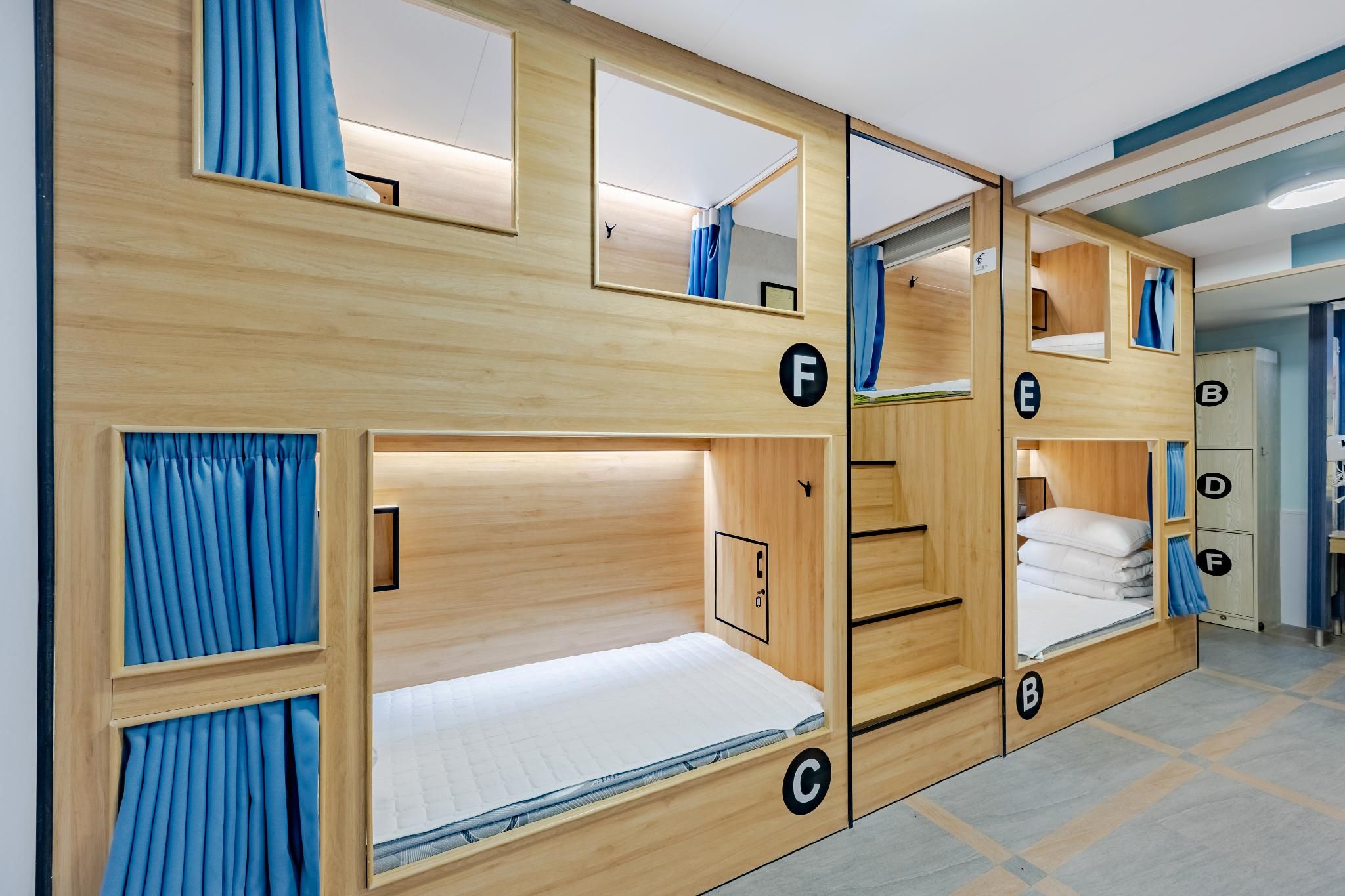 6 Bed Female Community Dorm