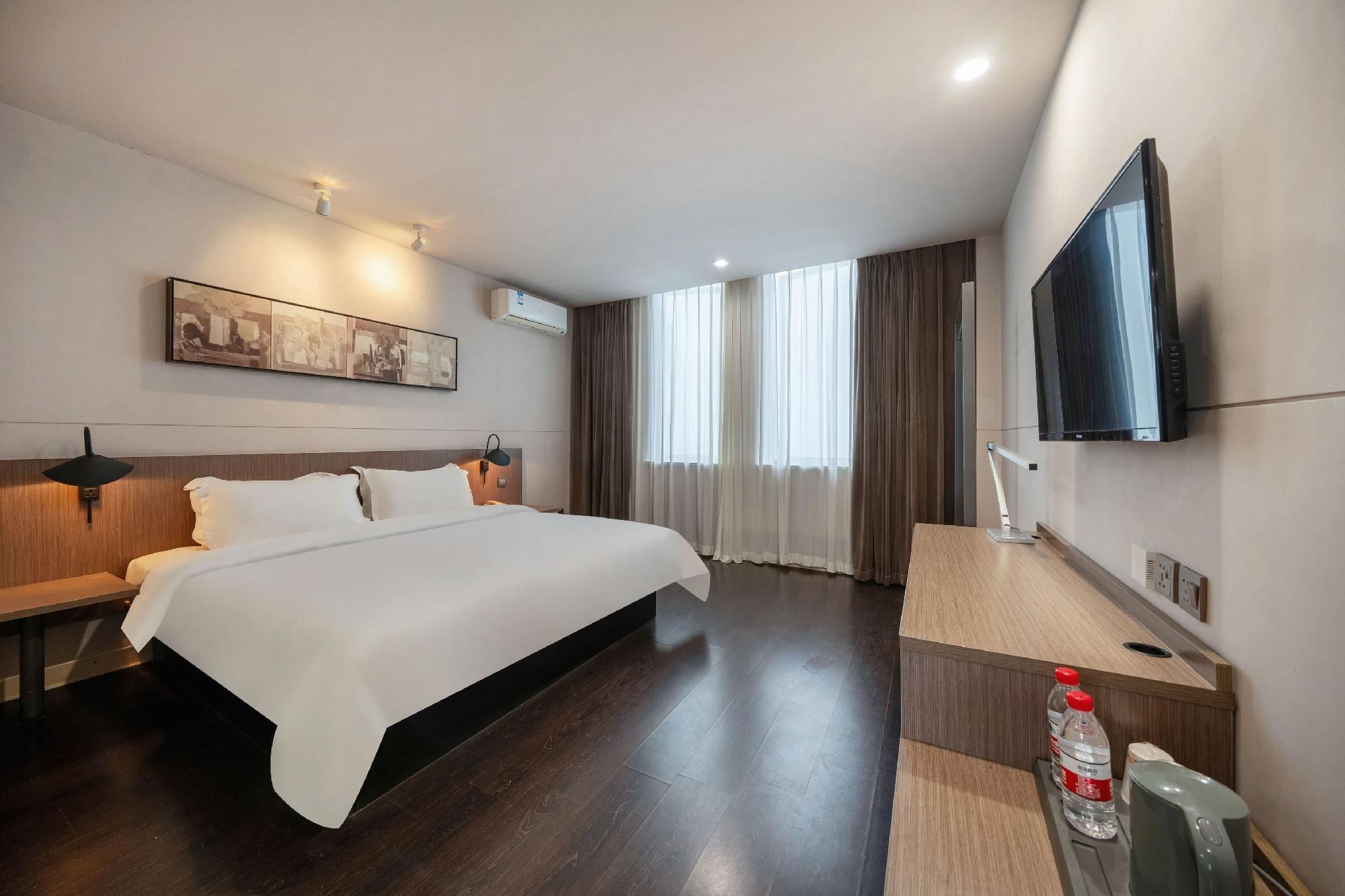 WH - Deluxe Bed Suite