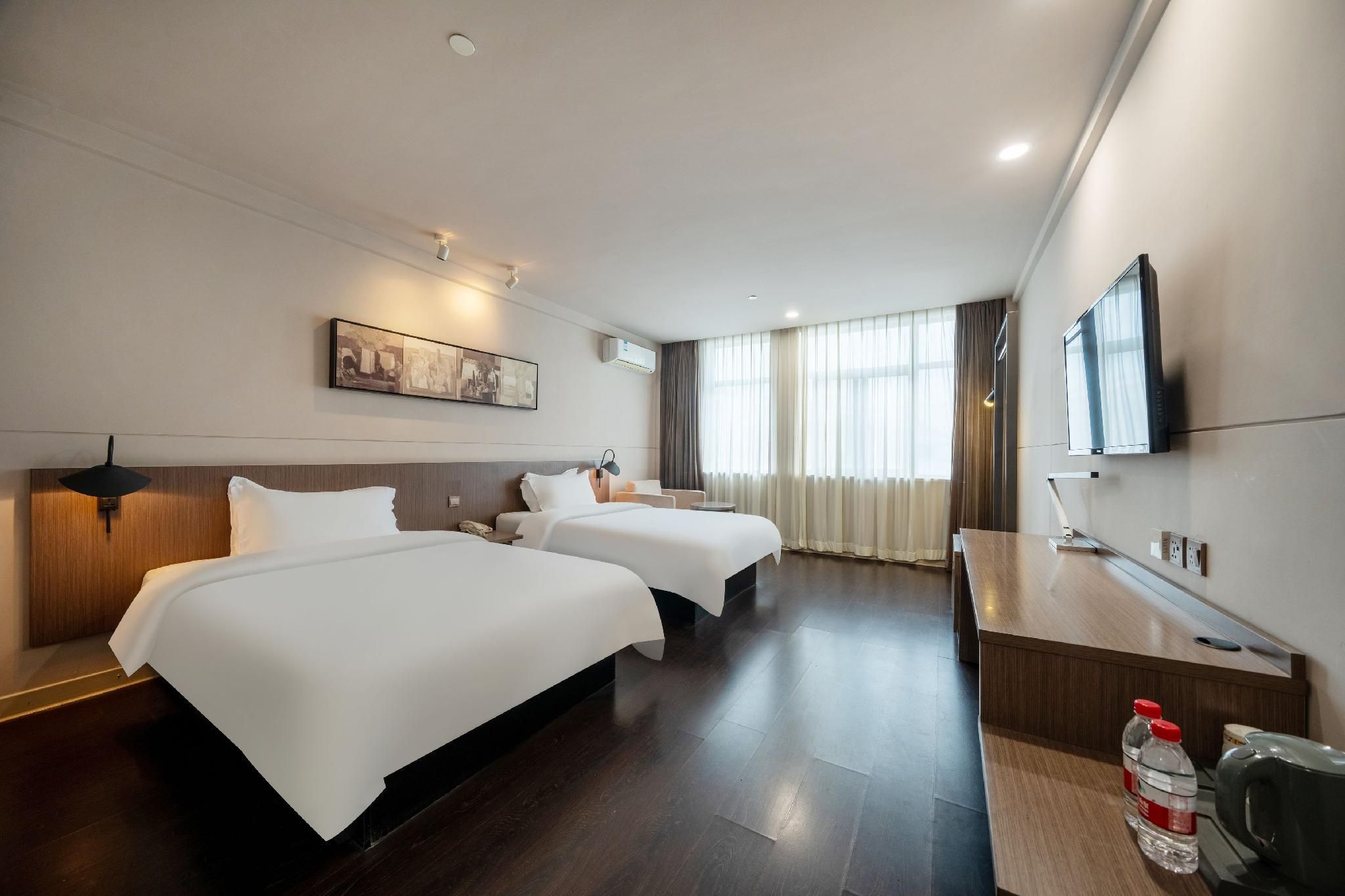 WH - Deluxe Bed Room