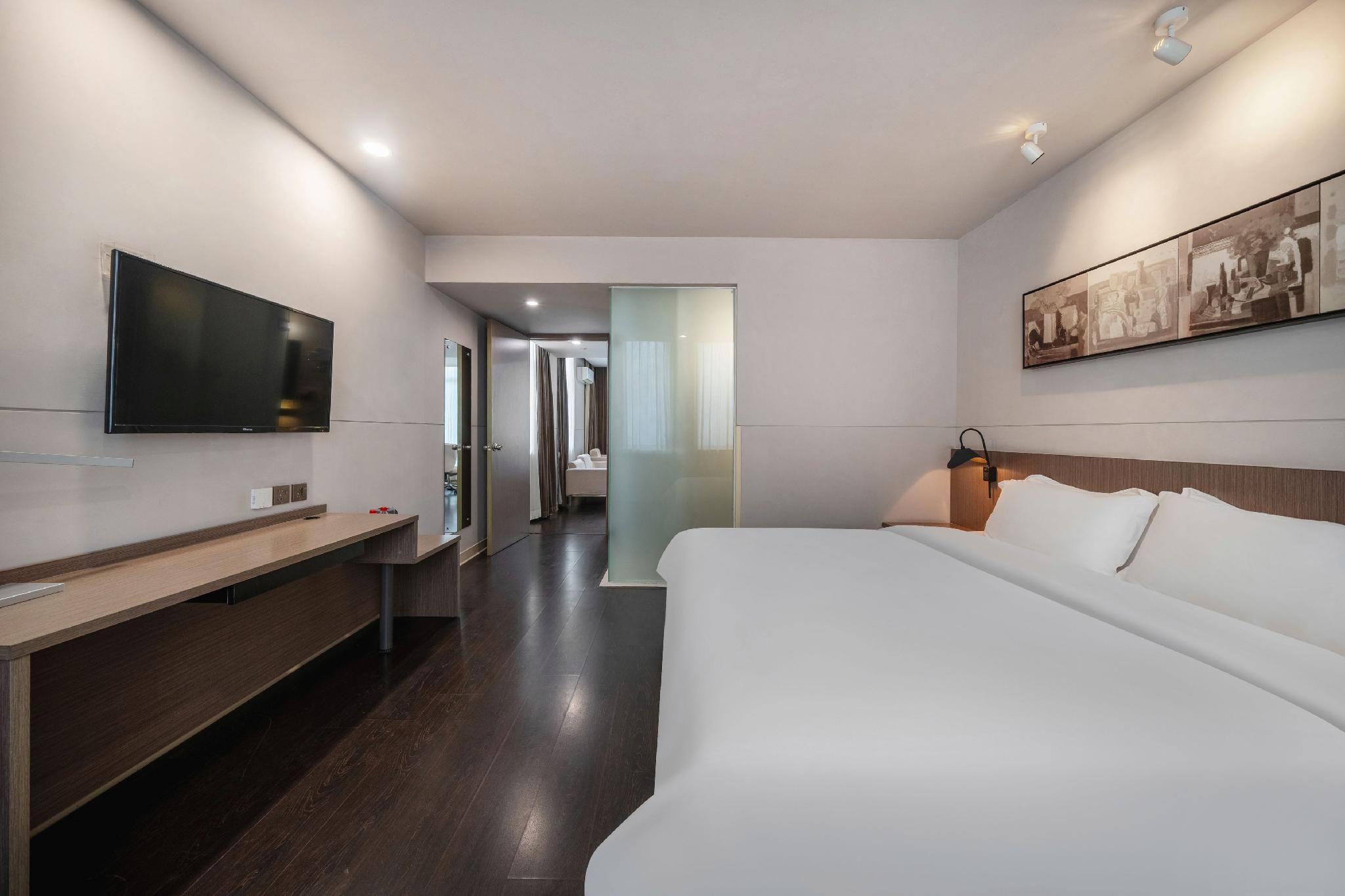 WH - Deluxe Bed Suite