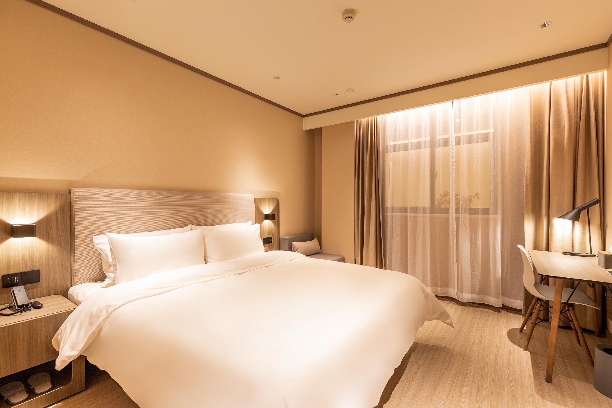 Huazhu - Room With Bed