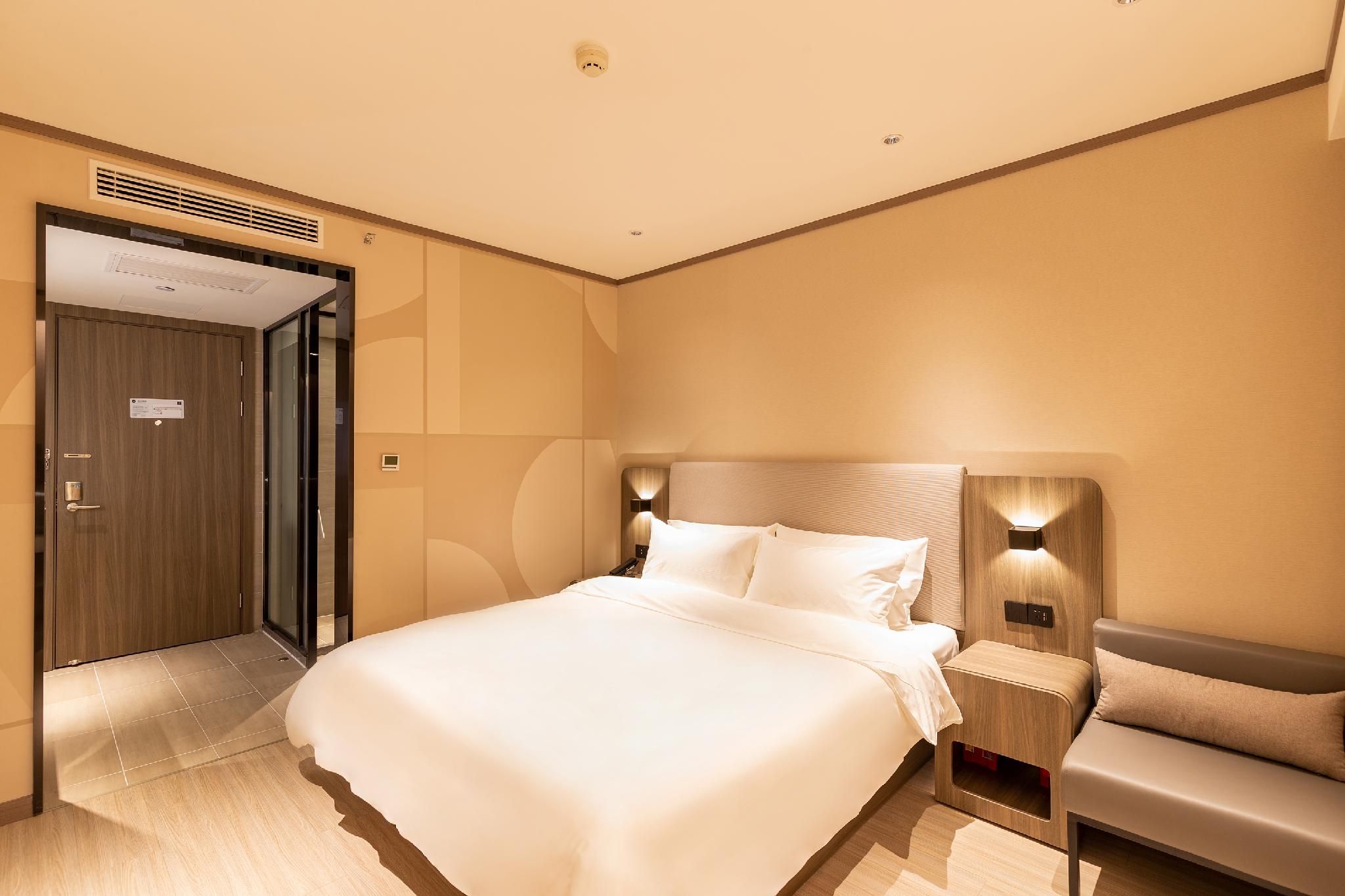 Huazhu - Room With Bed