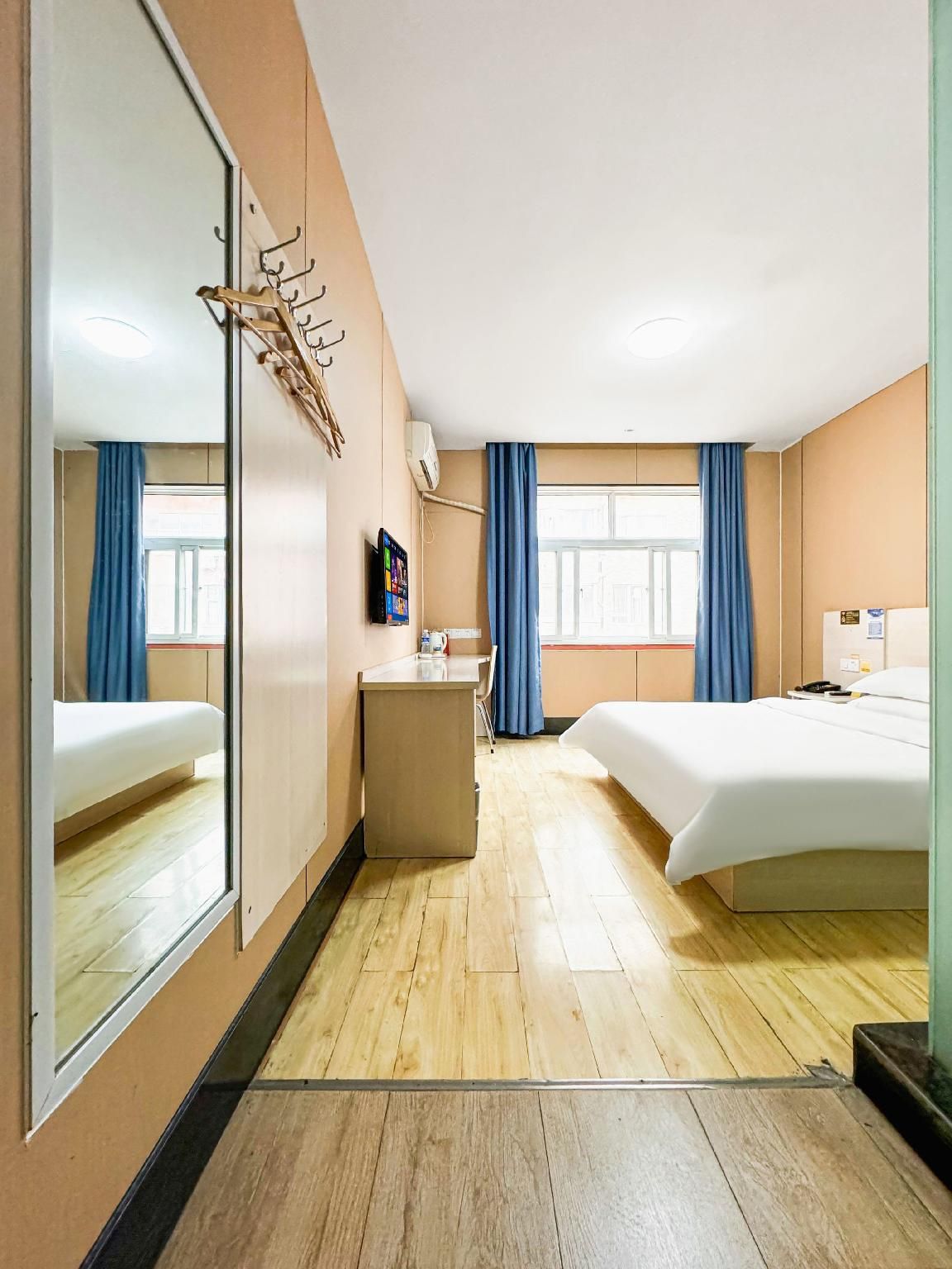 WH - Traditional Bed Room