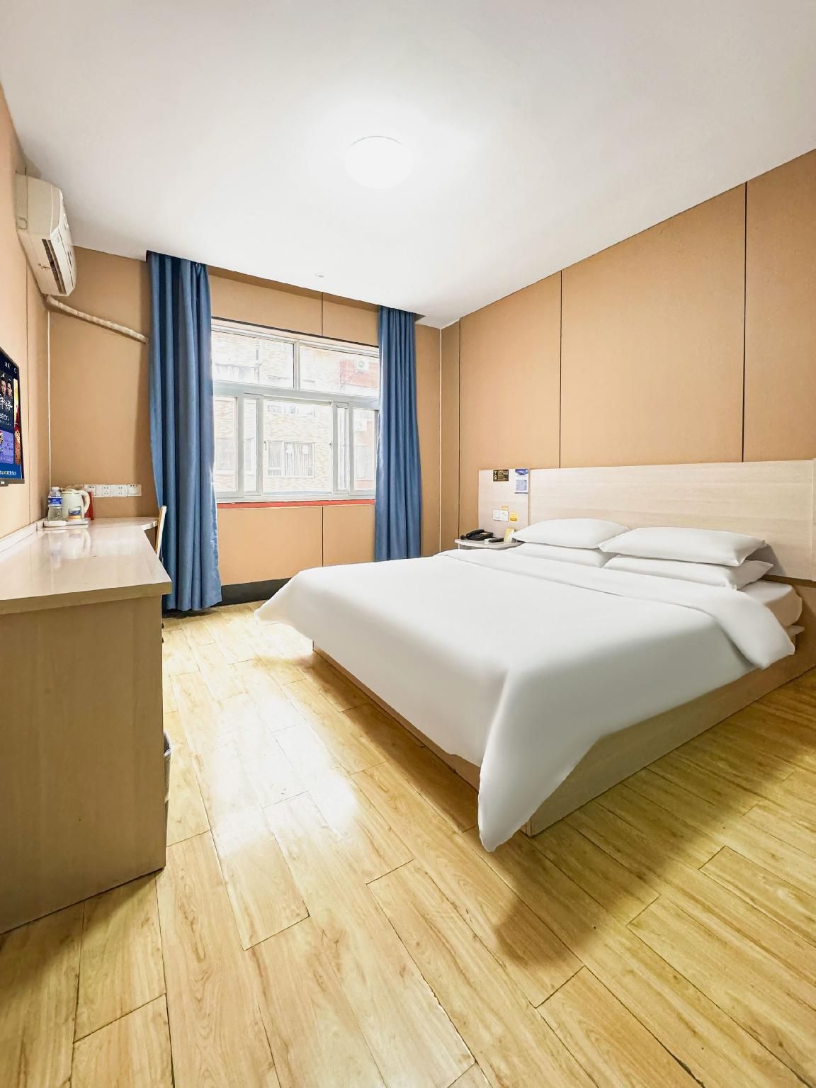 WH - Traditional Bed Room