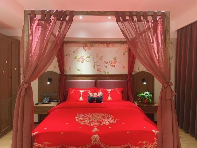 GTI - Feature Suite, Marriage Room with Projection