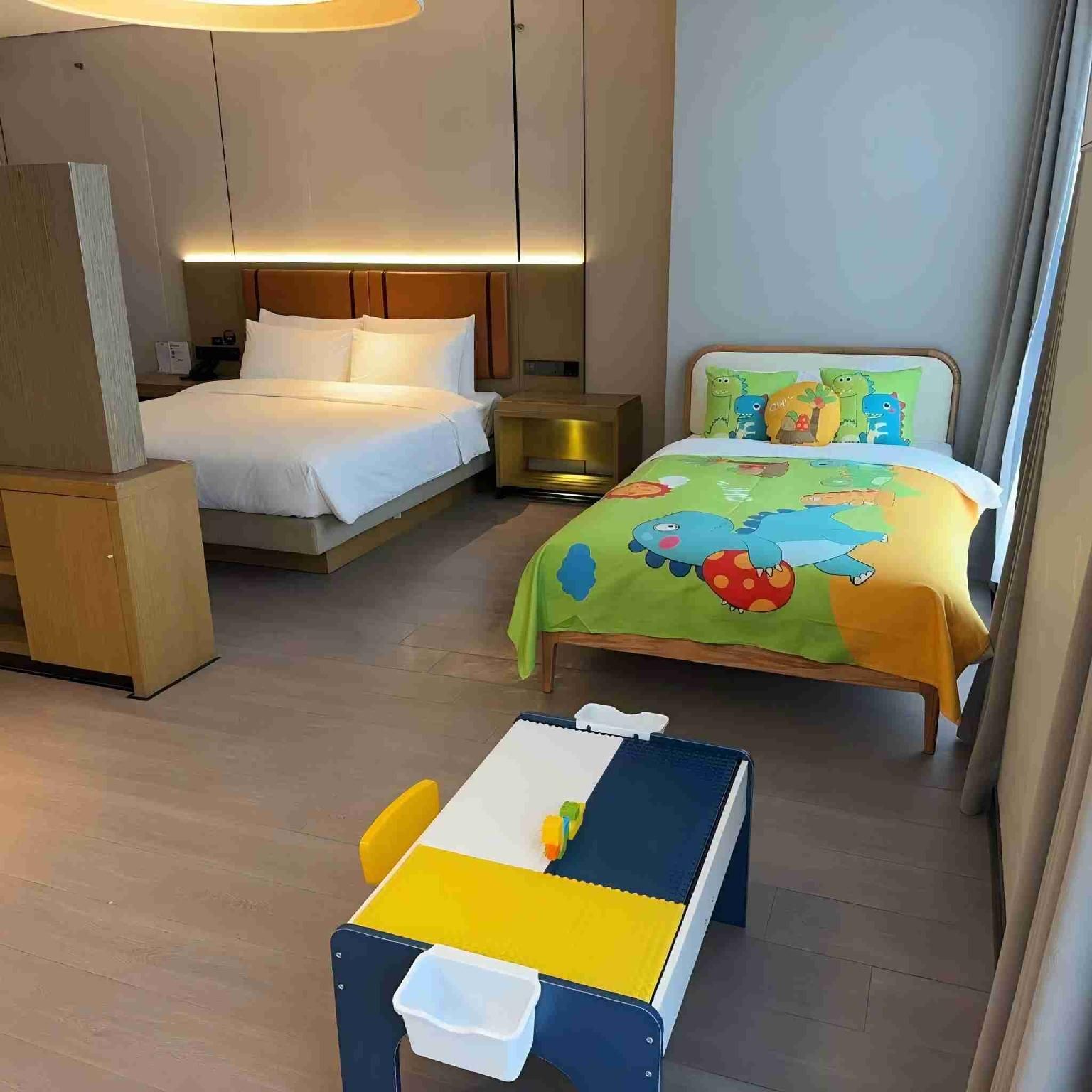 Huazhu - Bonding Room