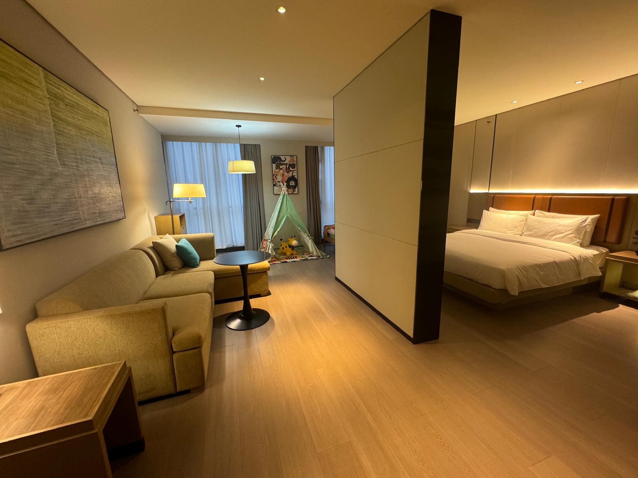 Huazhu - Bonding Room