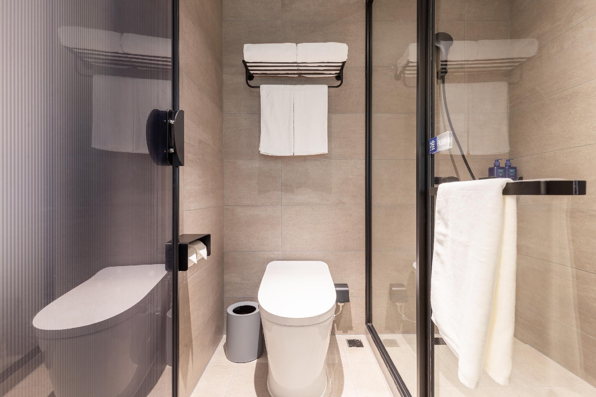 26070175_220819215000115415714