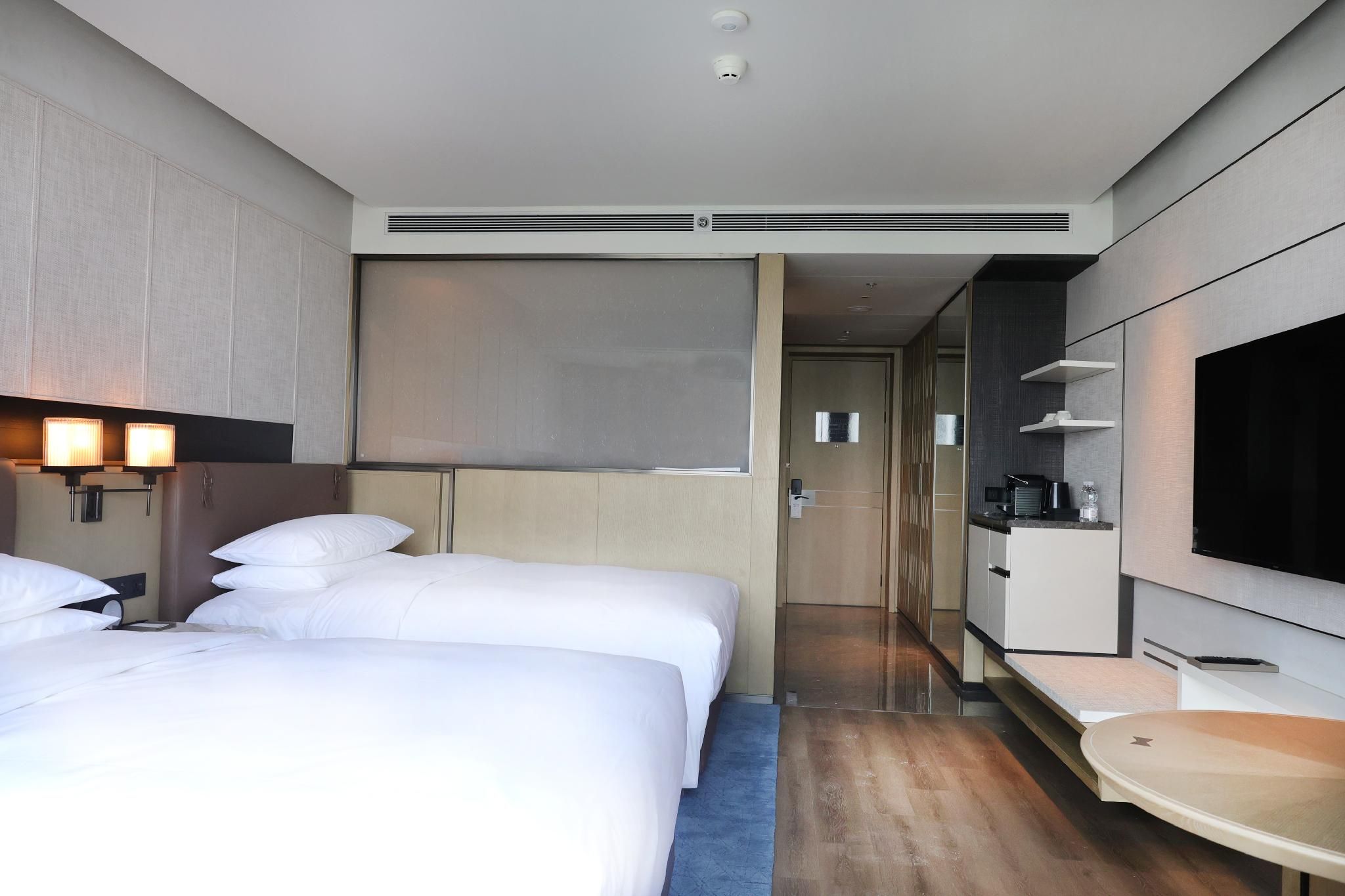 Deluxe, Guest room, 2 Double, City view