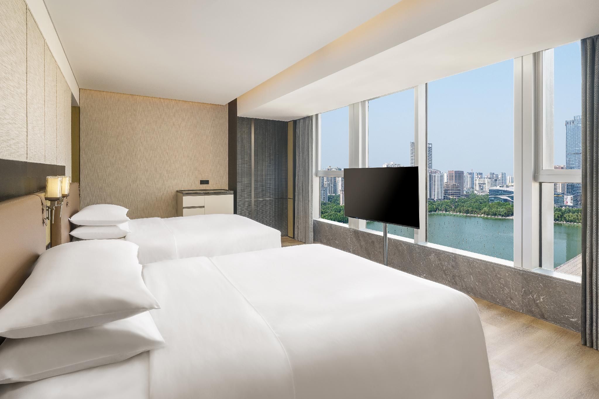 Deluxe Lake View, Guest room, 2 Double, Lake view