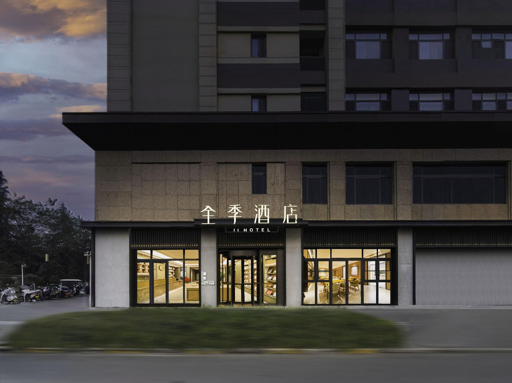 e7981162e1814f89edc7b74ce86fb3f1