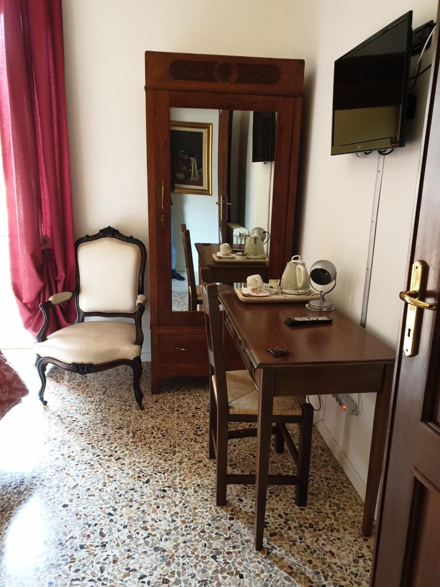 DUETERRE Room & Host Double or Twin Room with Private External Bathroom 2