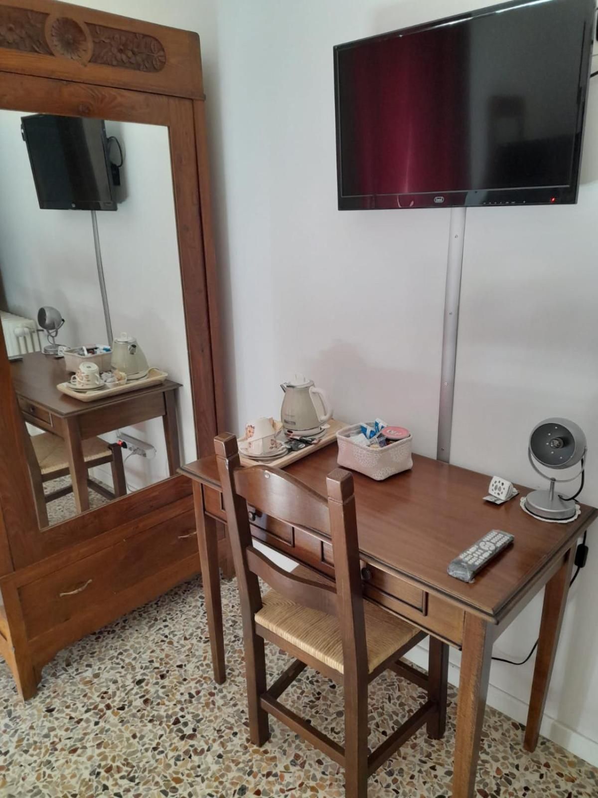 DUETERRE Room & Host Double or Twin Room with Private External Bathroom 3