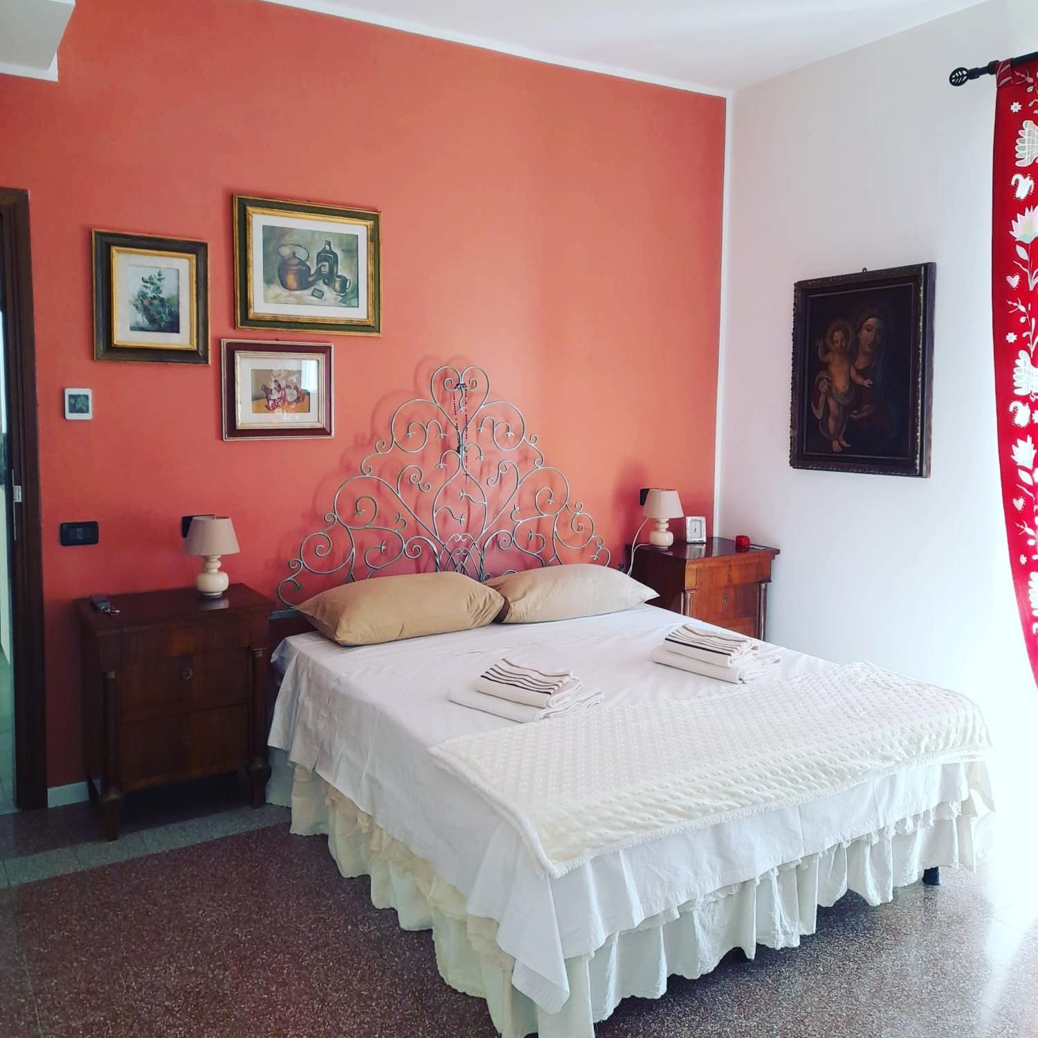 DUETERRE Room & Host Family Room