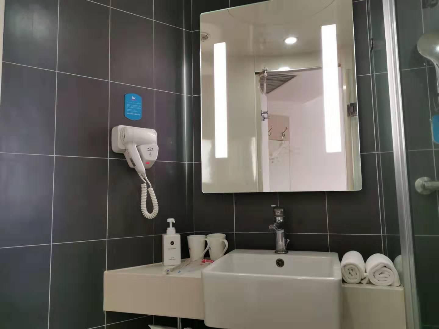 26069865_210728082300104066995