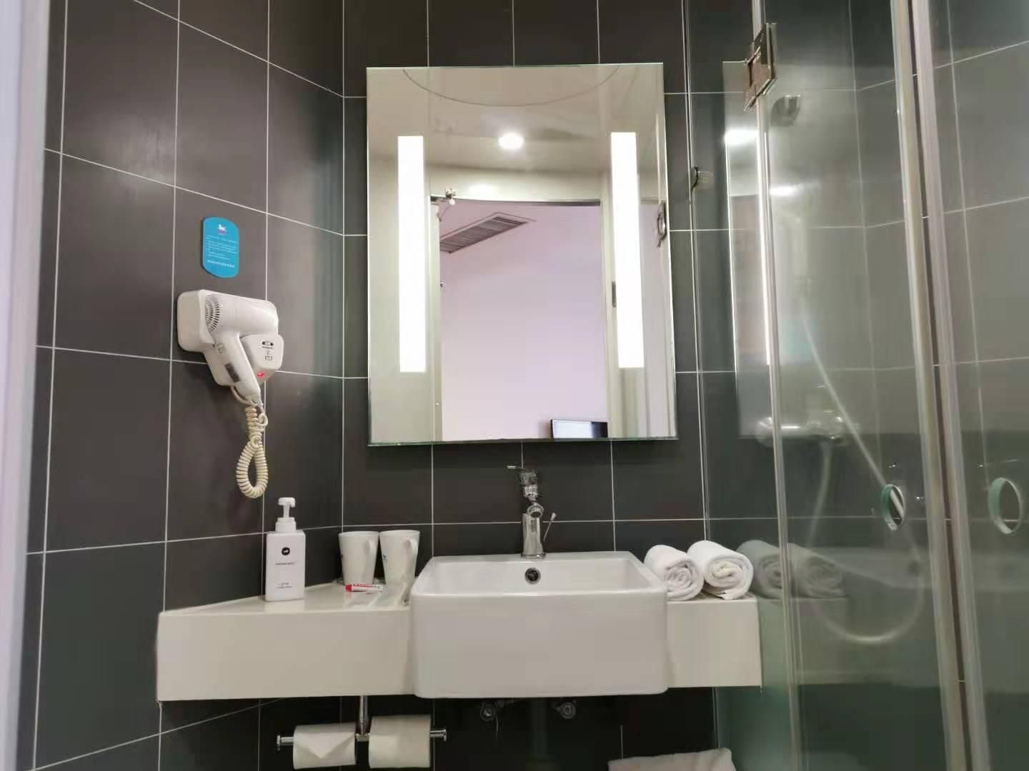 26069865_210728082300104067001