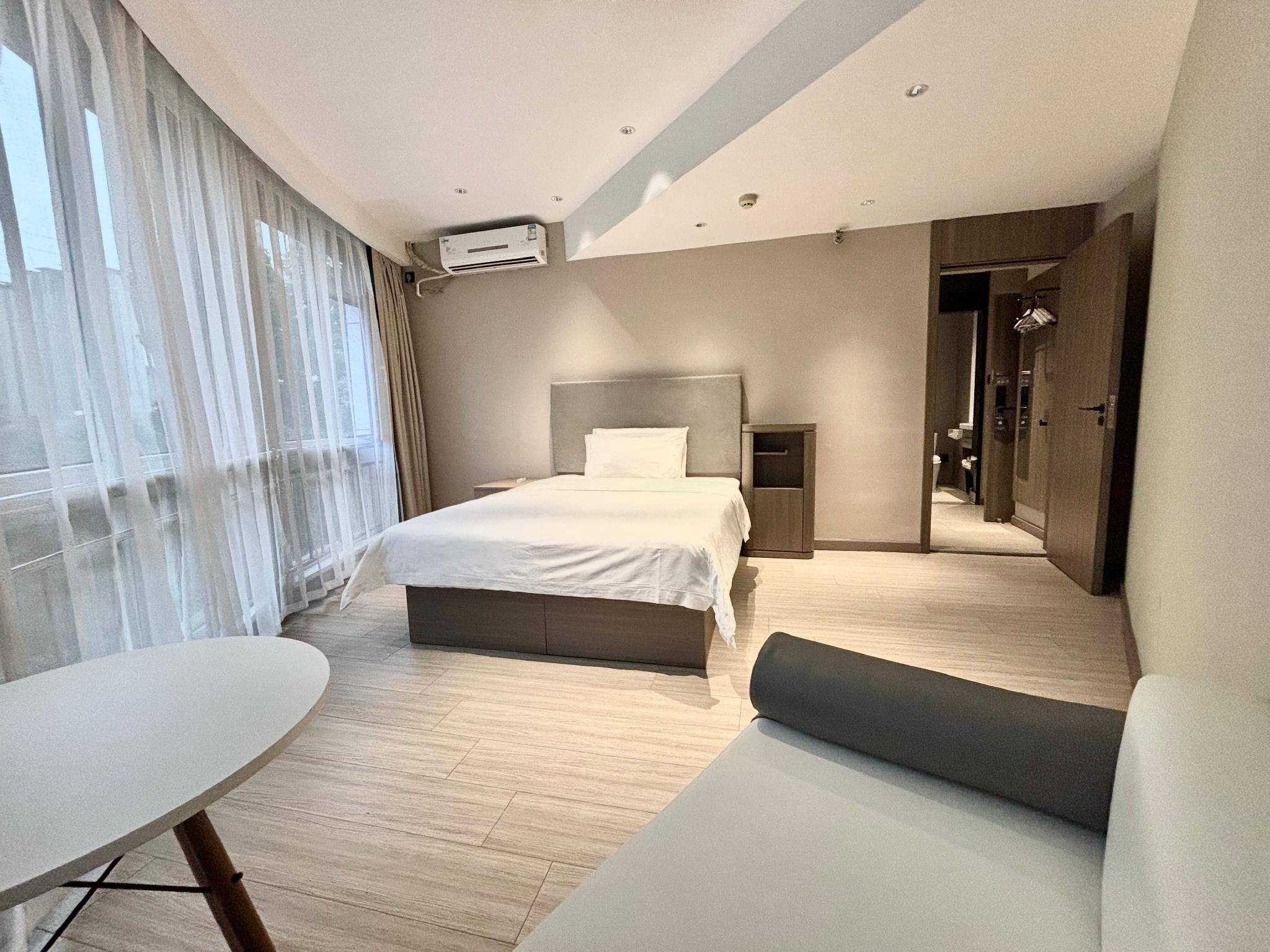 Deluxe Family Room, Guest room