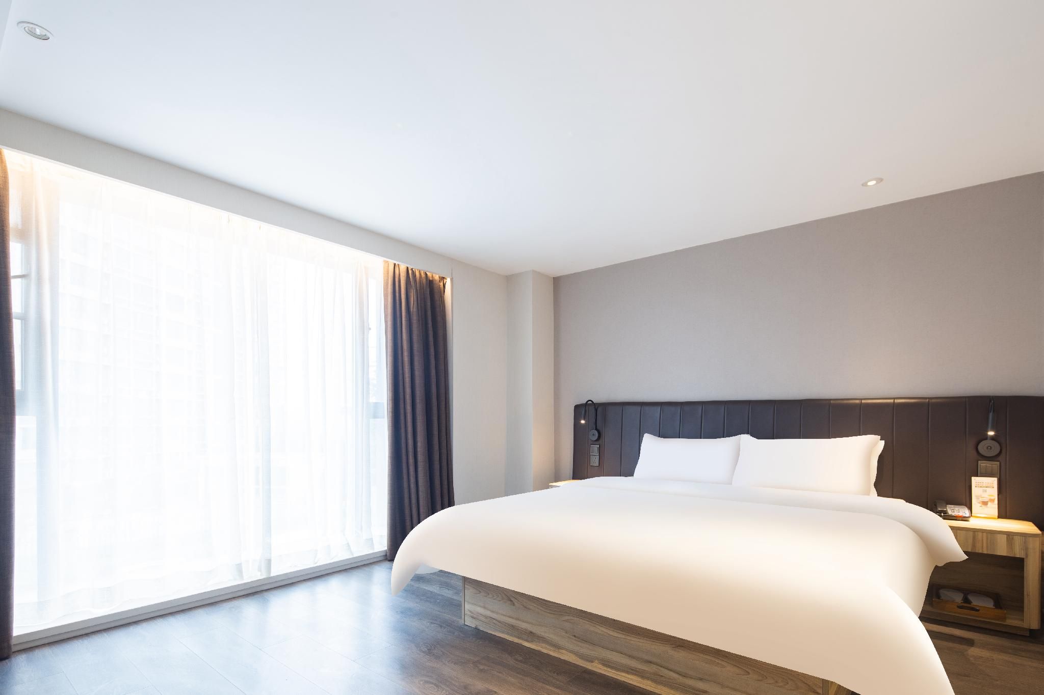 Business Queen Bed Room