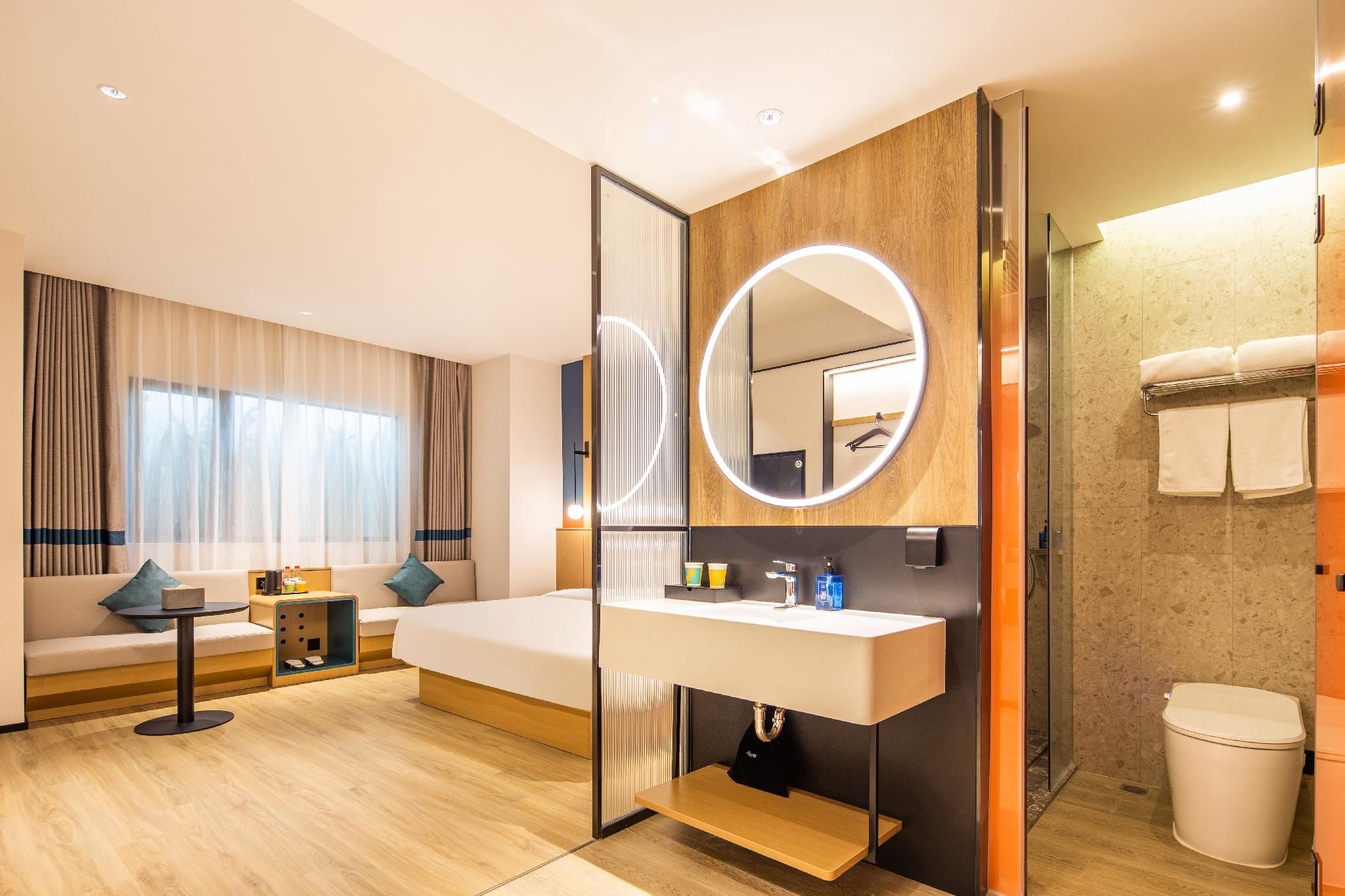 Huazhu - Room With Bed